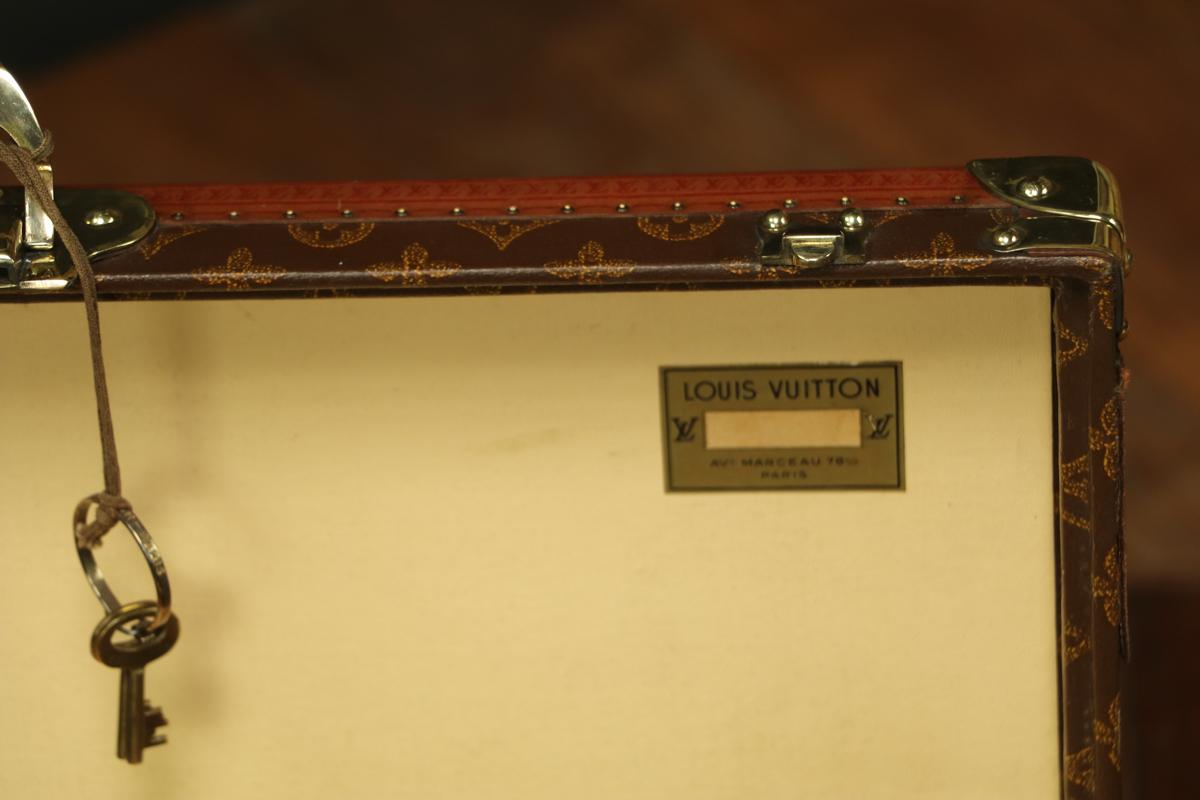 Monogrammed Louis Vuitton Shirt Suitcase, Super President, 1950s For Sale 14
