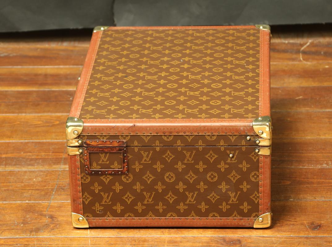 Monogrammed Louis Vuitton Shirt Suitcase, Super President, 1950s For Sale 3