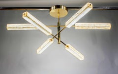 Skulpturaler Kronleuchter aus Monolith, Messing und elfenbeinfarbenem Onyx, kostenloser Versand