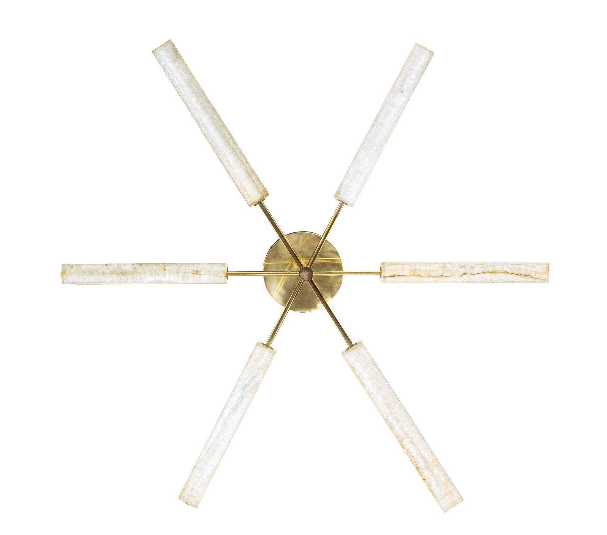Monolite, Brass and Ivory-toned Onyx sculptural chandelier, Piattelli Design For Sale 4