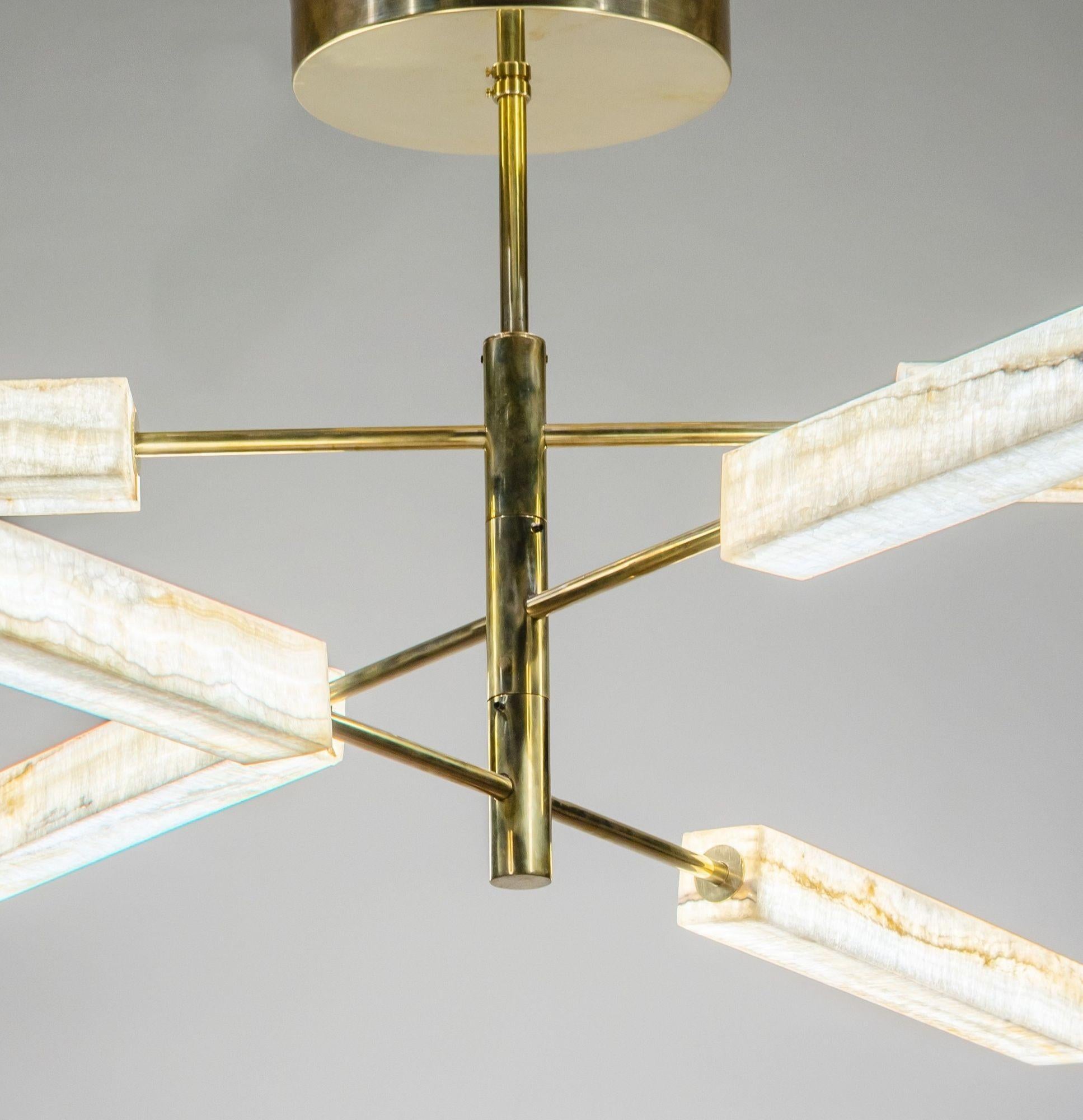 Monolite, Brass and Ivory-toned Onyx sculptural chandelier, Piattelli Design For Sale 9