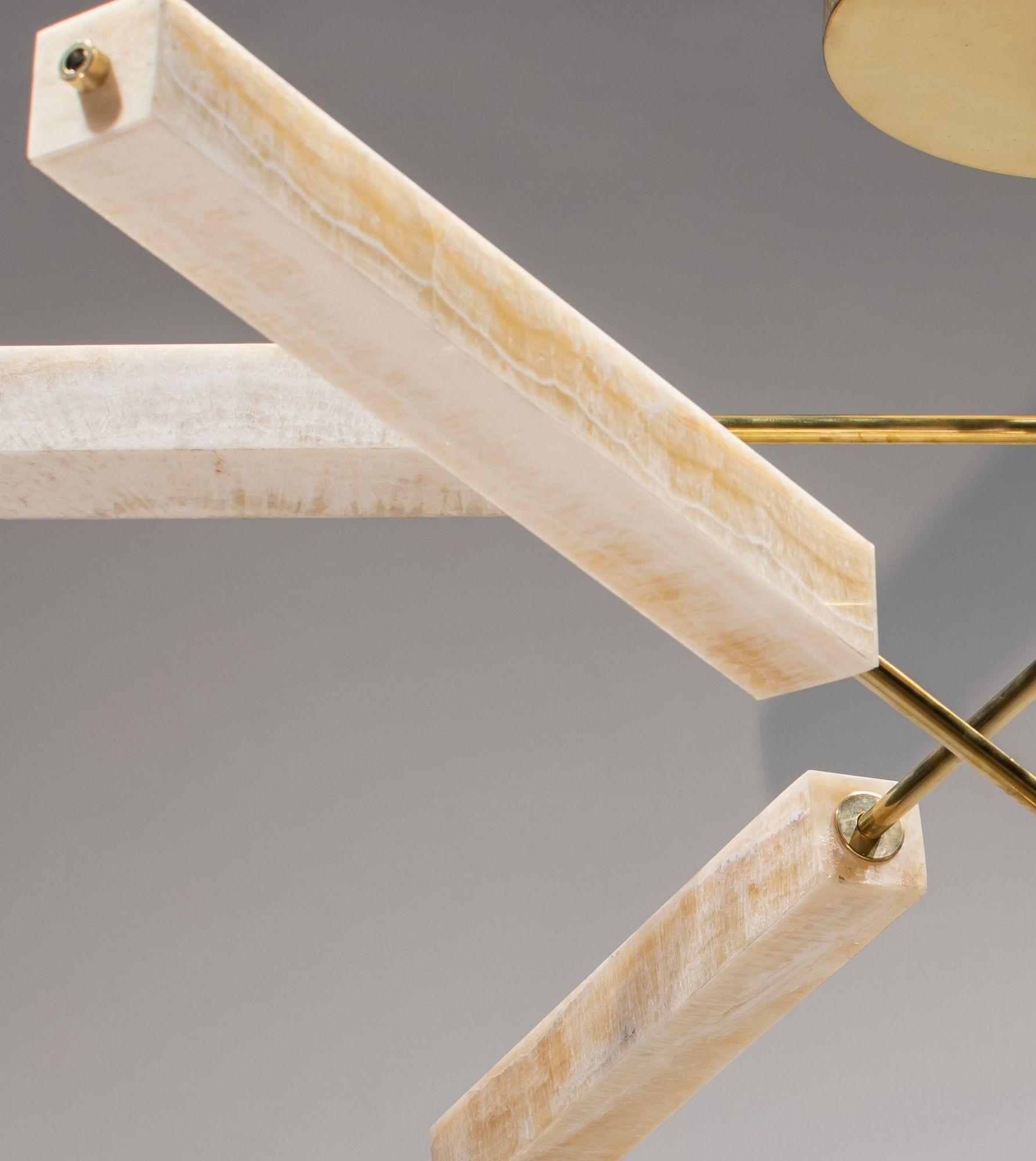 Monolite, Brass and Ivory-toned Onyx sculptural chandelier, Piattelli Design For Sale 13