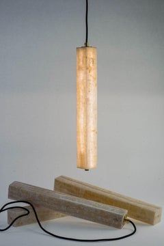 Pendentif sculptural Monolite en onyx, conçu par Silvio Piattelli