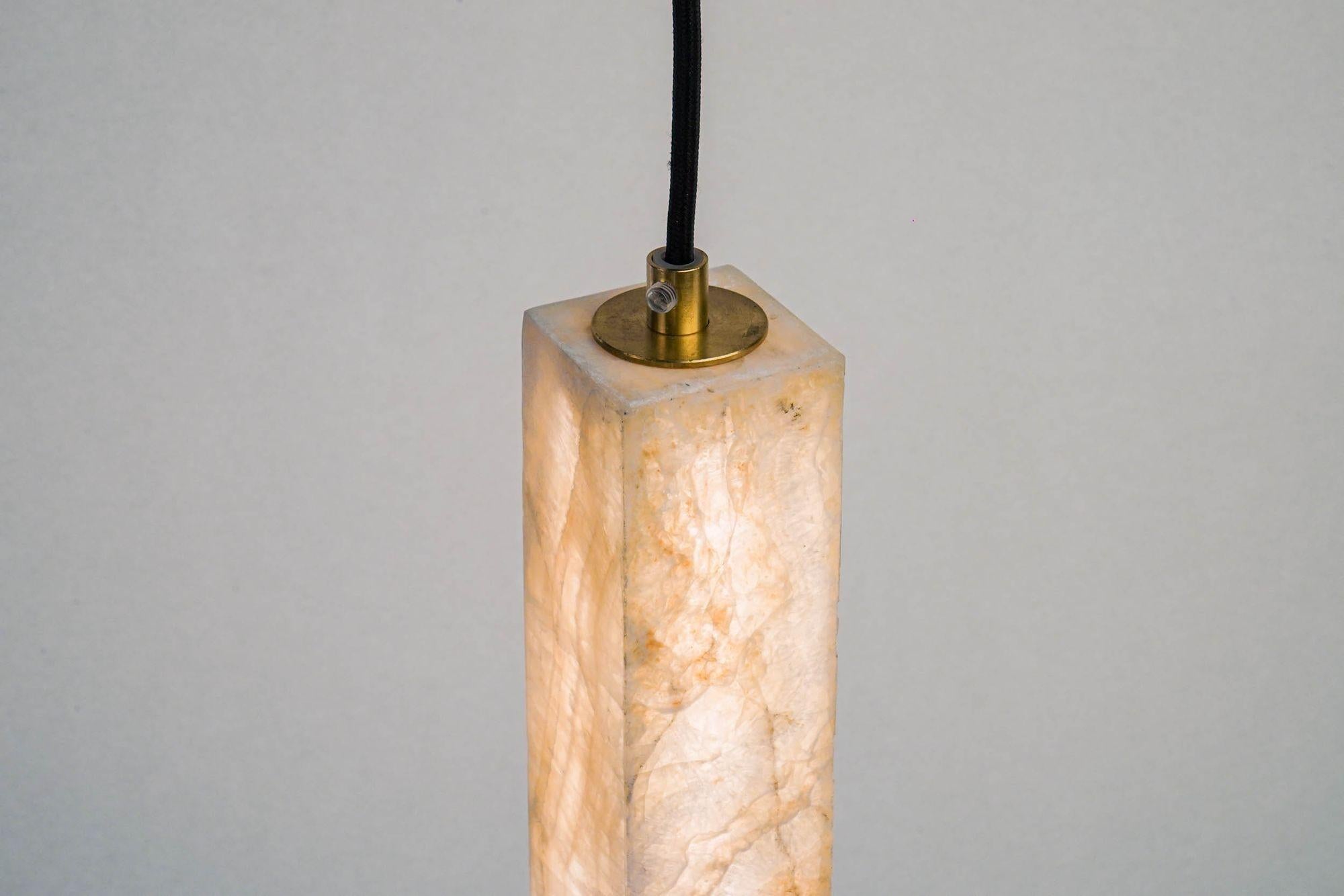 Mid-Century moderno Ciondolo scultoreo Monolite in Onice, design di Silvio Piattelli in vendita