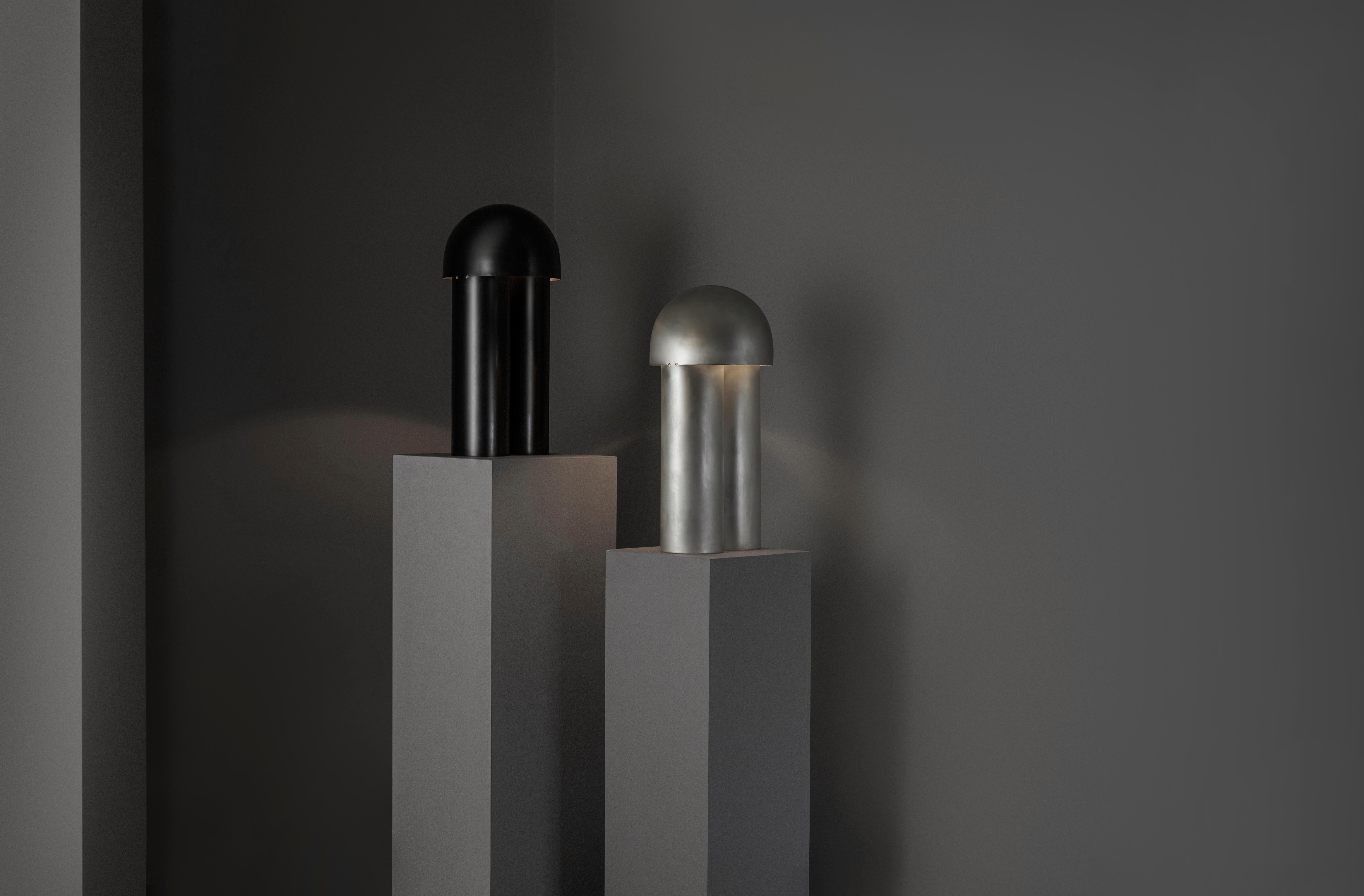 Monolith-Stehlampe aus Messing mit Skulptur von Paul Matter im Angebot 5