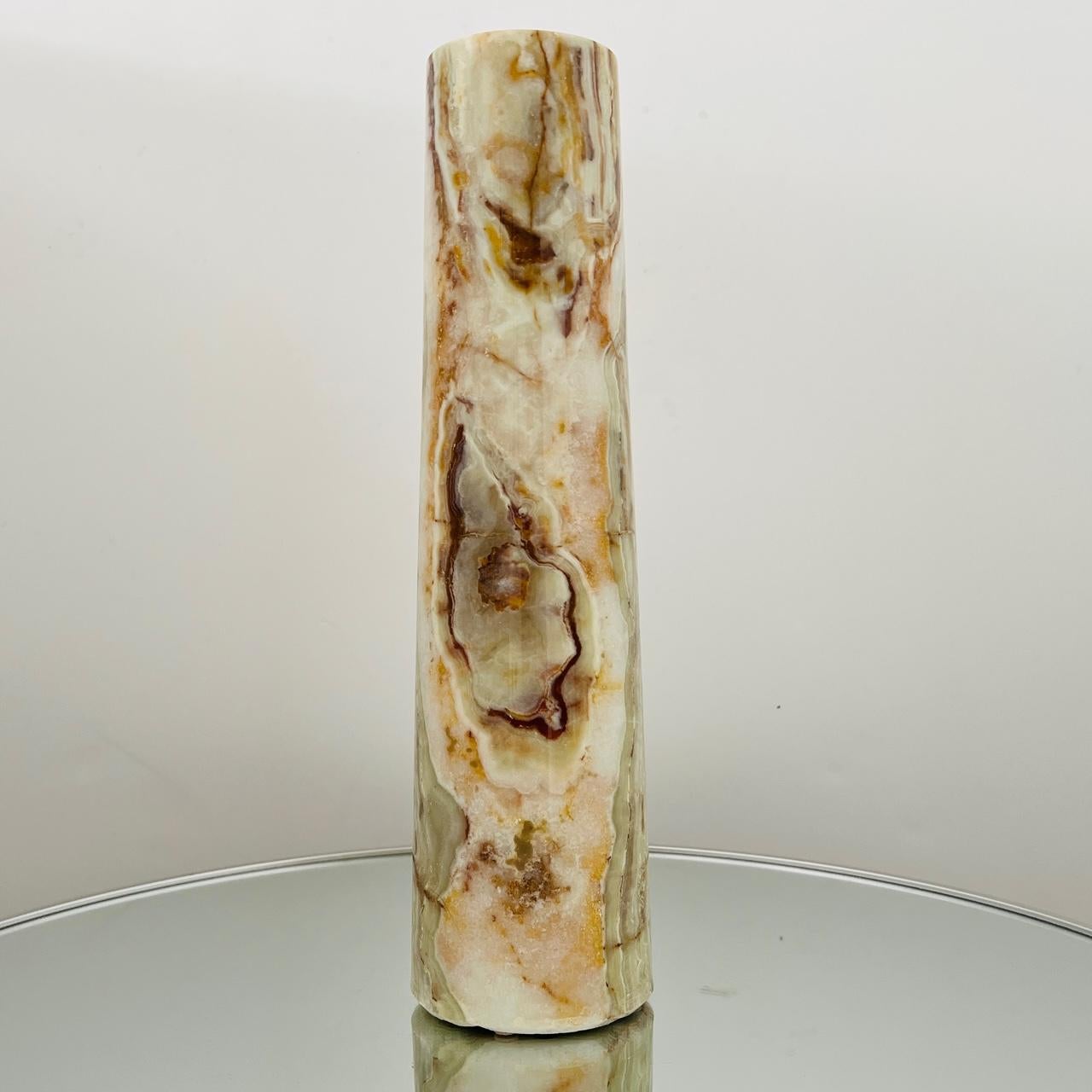 Organique Vase et sculpture en onyx Monolith en vente