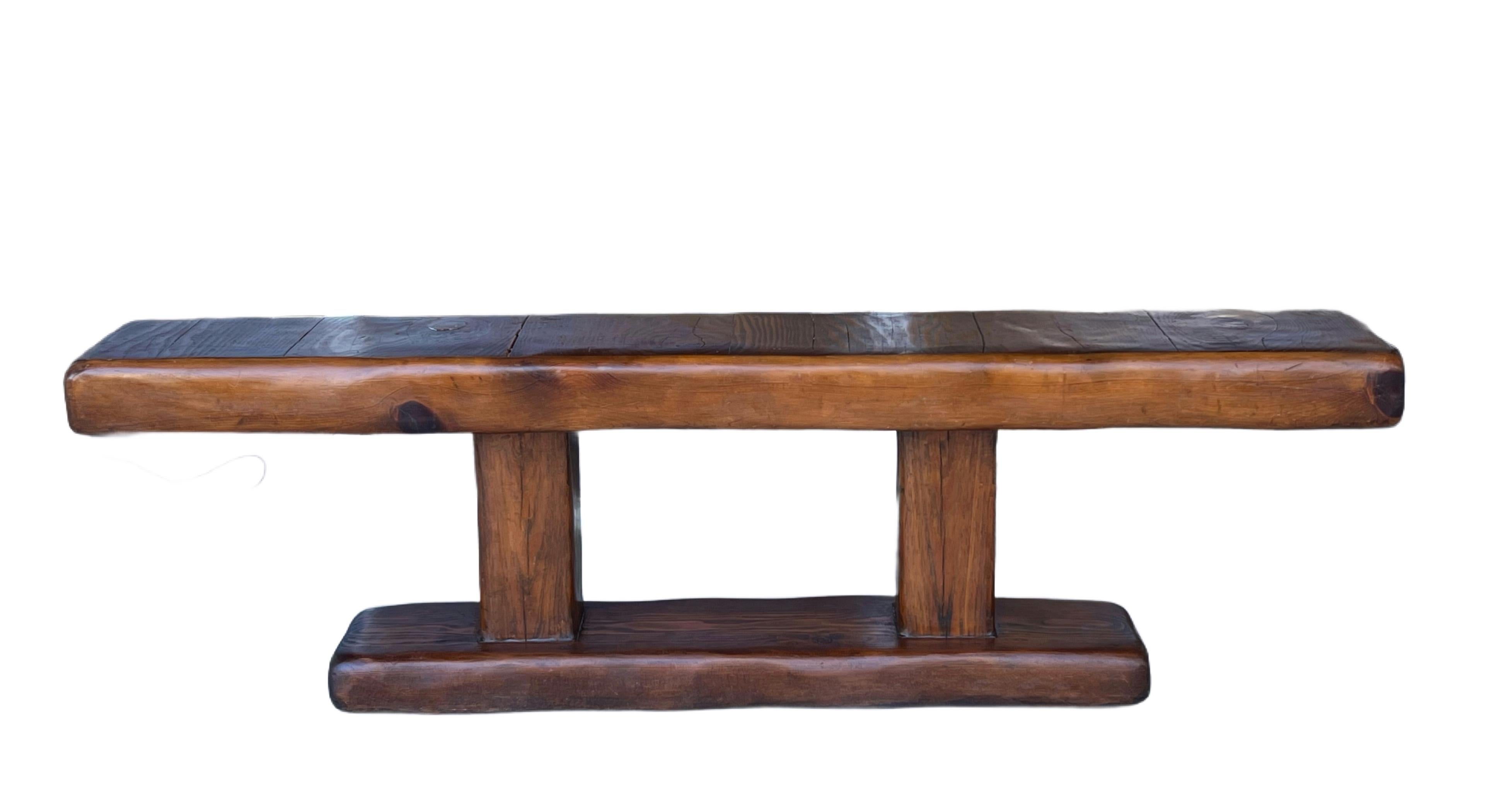 Français Banc de Studio français en bois sculpté Monolithique en vente