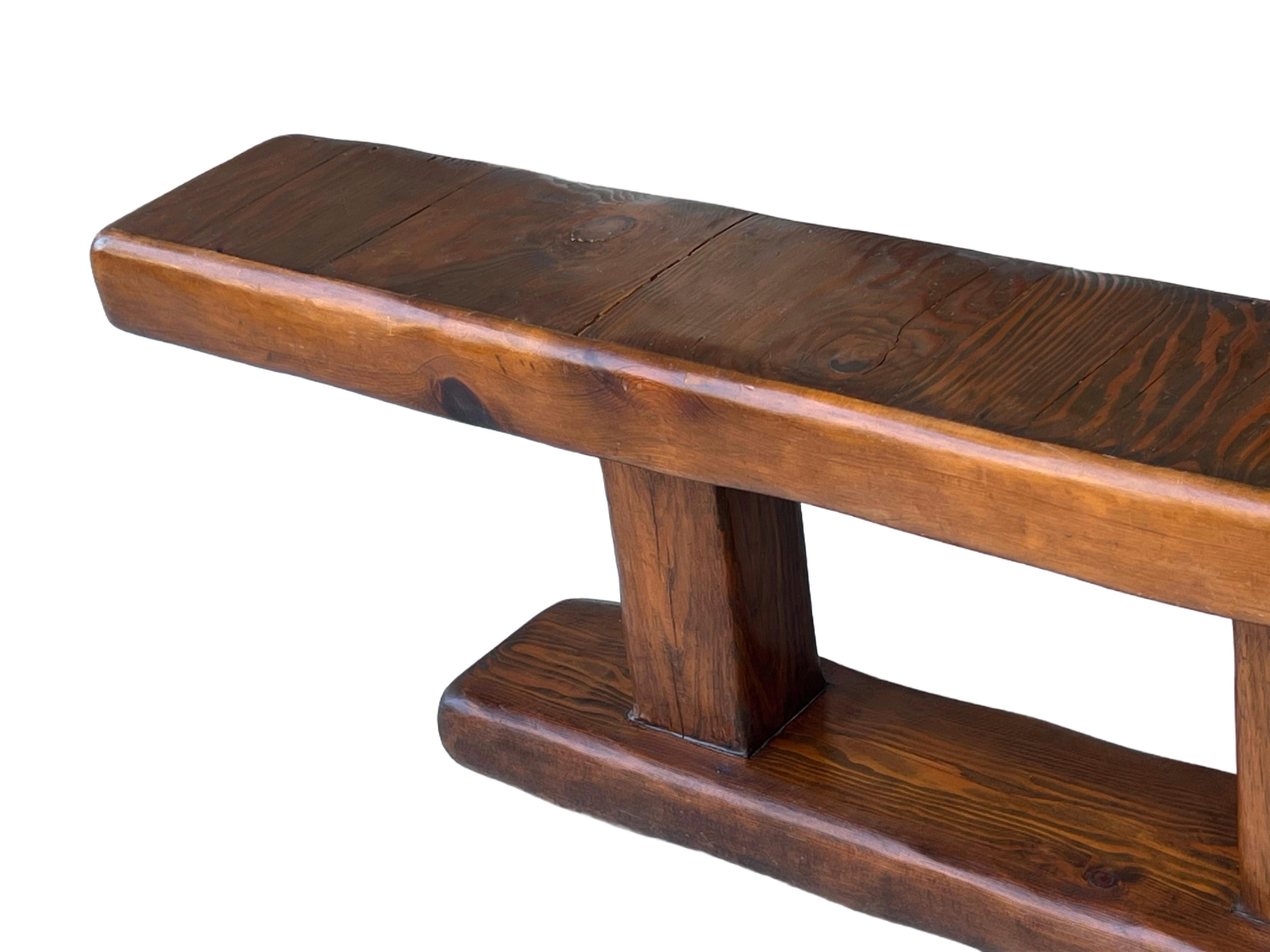 Bois Banc de Studio français en bois sculpté Monolithique en vente