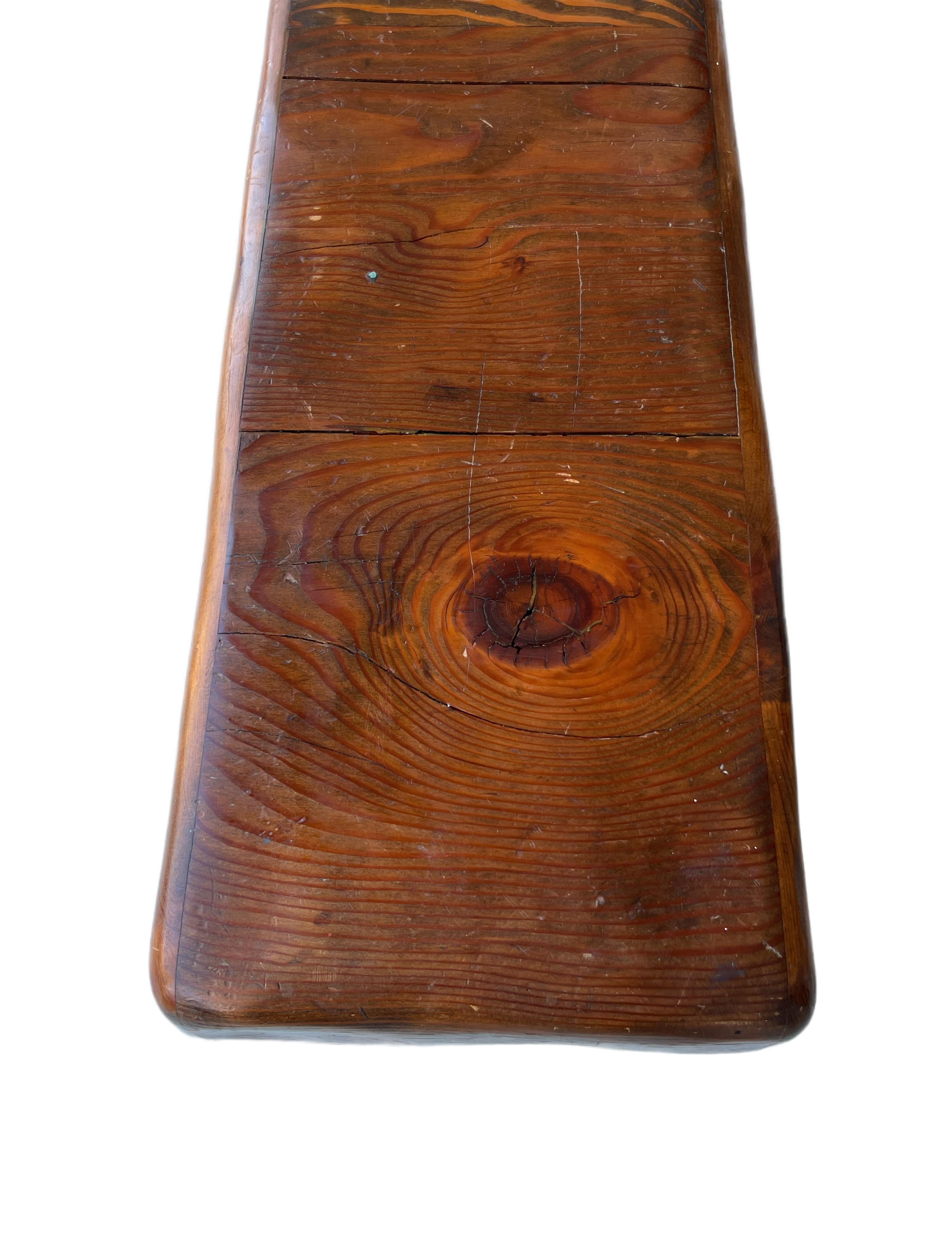 Banc de Studio français en bois sculpté Monolithique en vente 2