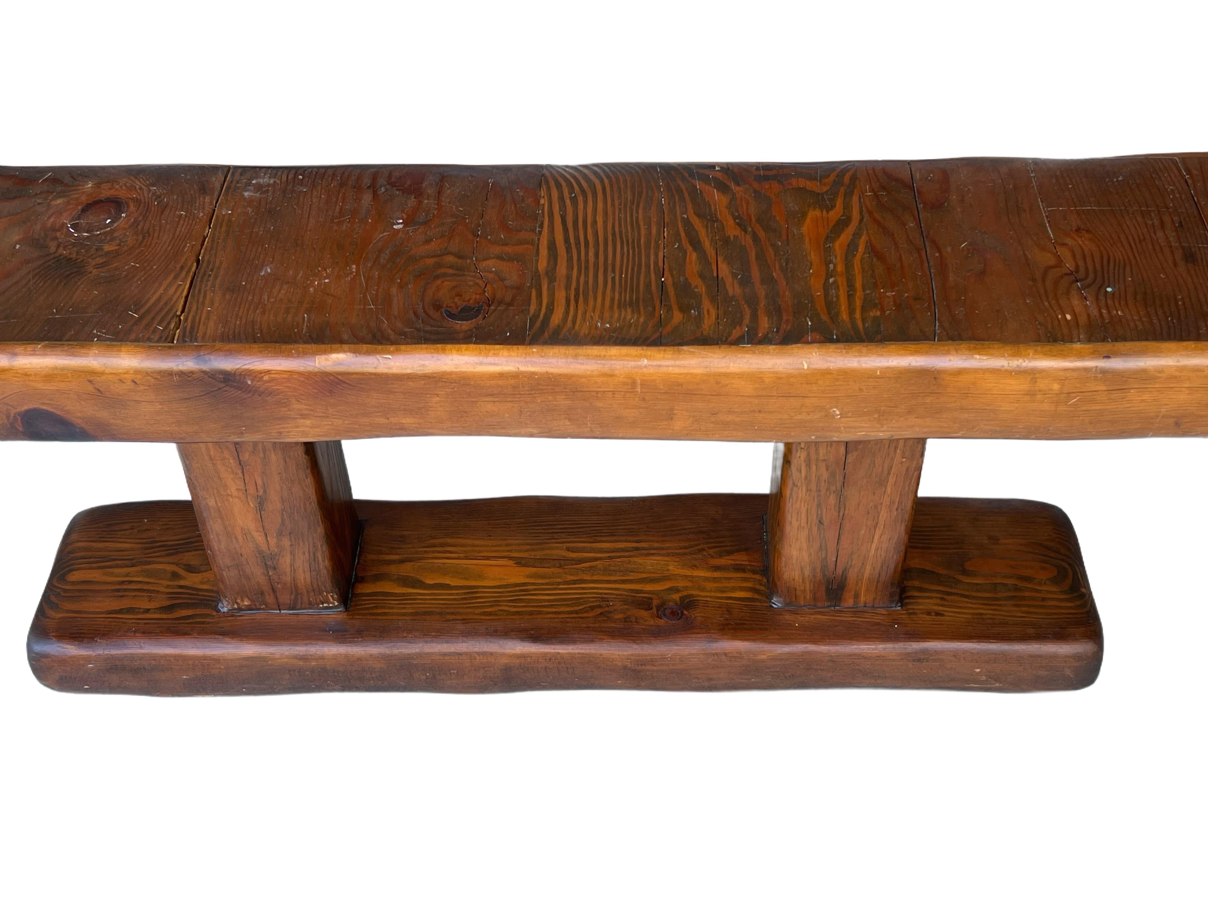 Banc de Studio français en bois sculpté Monolithique en vente 3