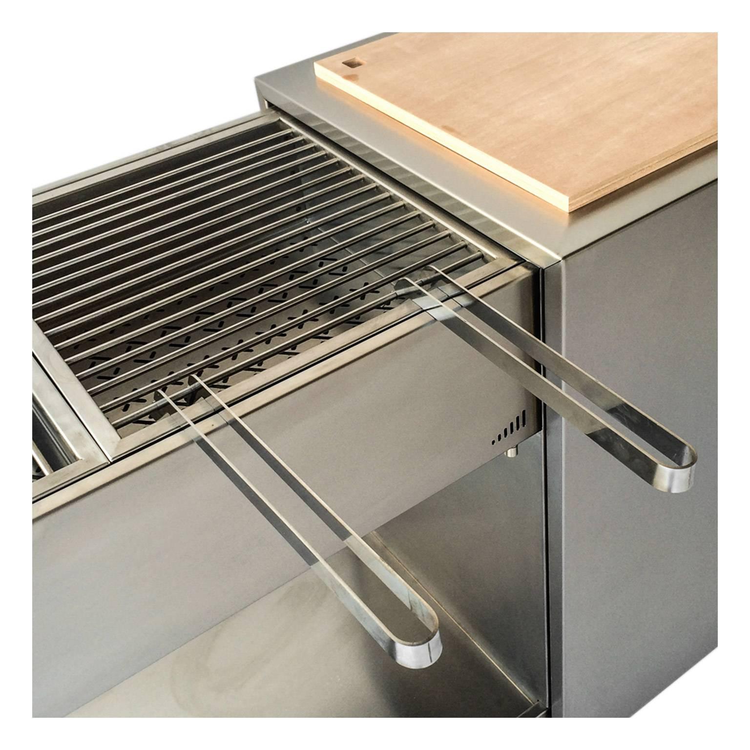 Functional Outdoor Stainless Steel Charcoal Barbecue with Sliding Grills, Snail In New Condition For Sale In Palermo, IT