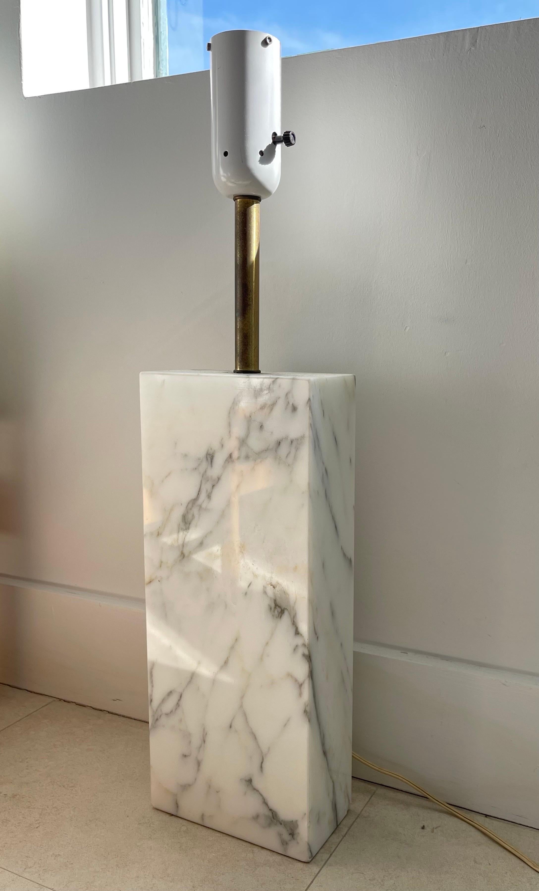 Monolithic statuary marble table lamp, rendered in a solid slab of polished statuary marble with Brass and powder coated fixturing, designed by Elizabeth Kauffer for Nessen Studio Lighting, circa 1950s.

This lamp is is one of two in an unmatched
