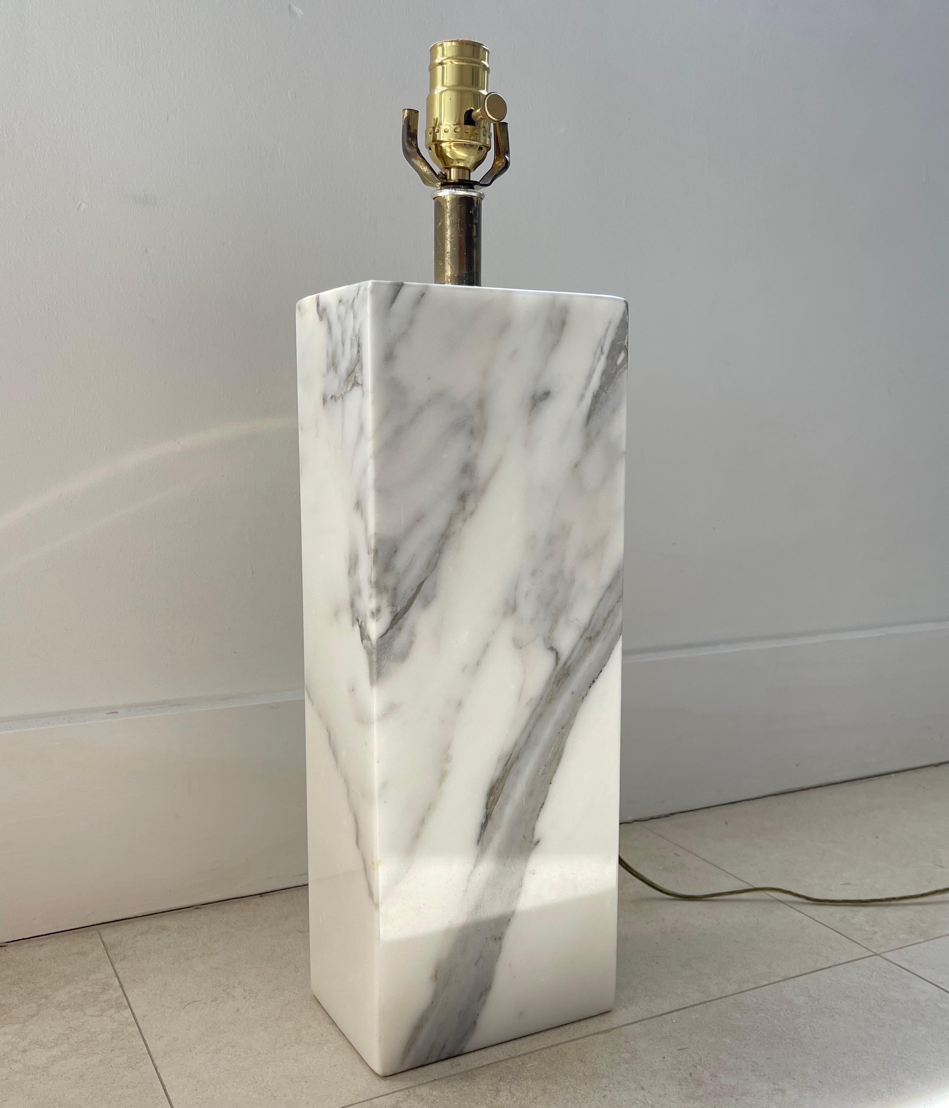 Mid-Century Modern Monolithic Elizabeth Kauffer Statuary Marble Table Lamp for Nessen Studio, 1950s For Sale