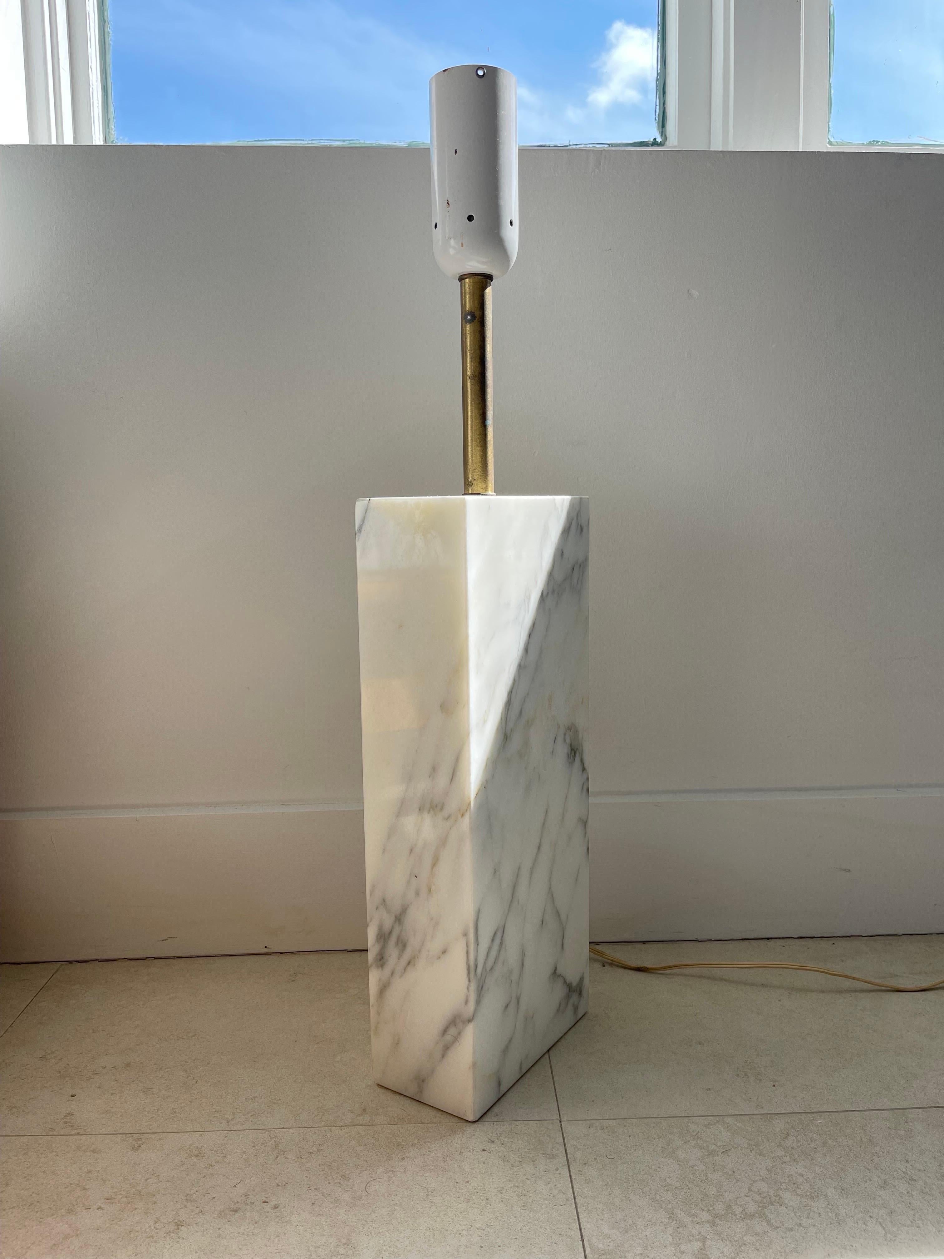 American Monolithic Elizabeth Kauffer Statuary Marble Table Lamp for Nessen Studio, 1950s For Sale
