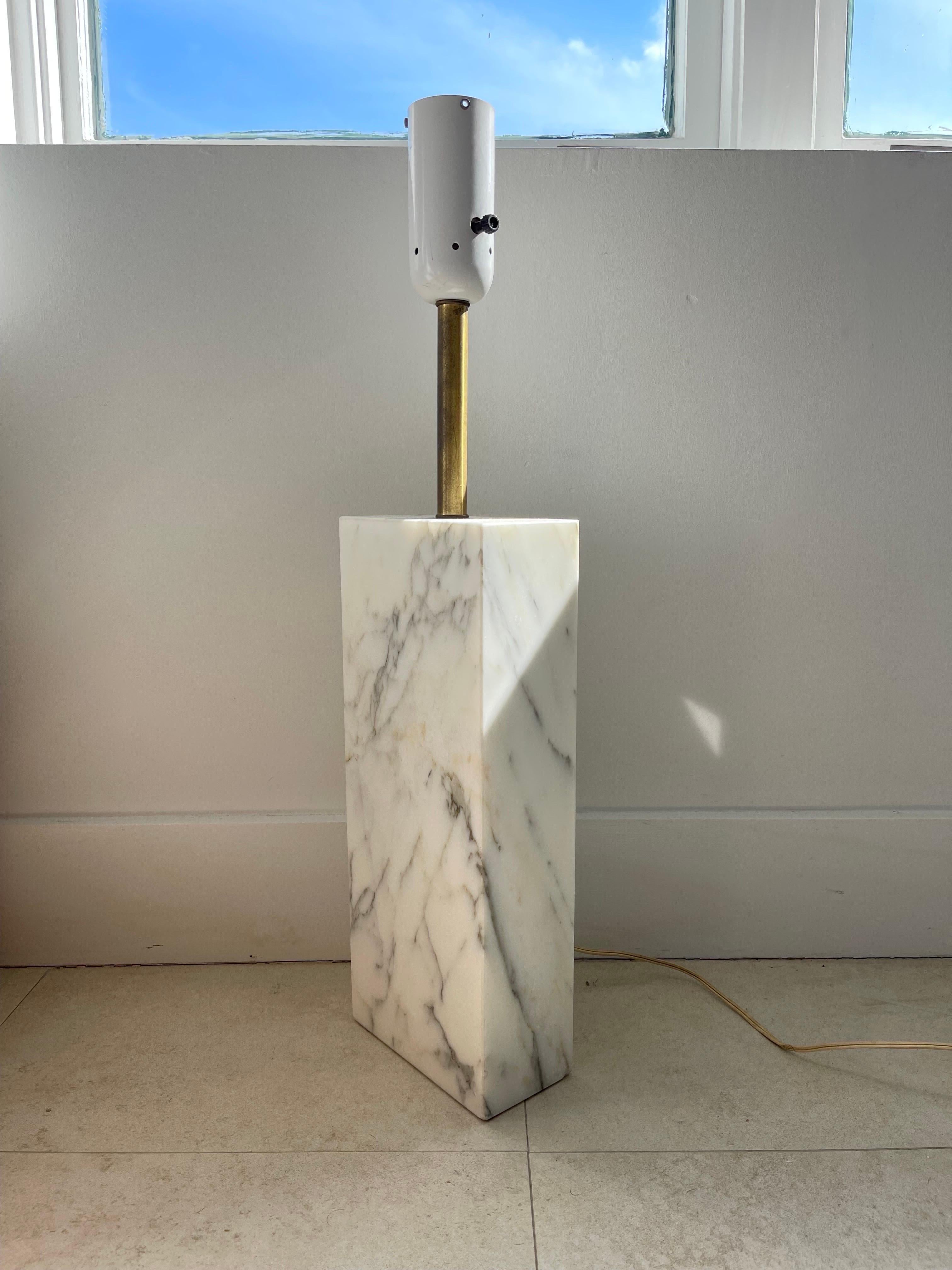 Polished Monolithic Elizabeth Kauffer Statuary Marble Table Lamp for Nessen Studio, 1950s For Sale
