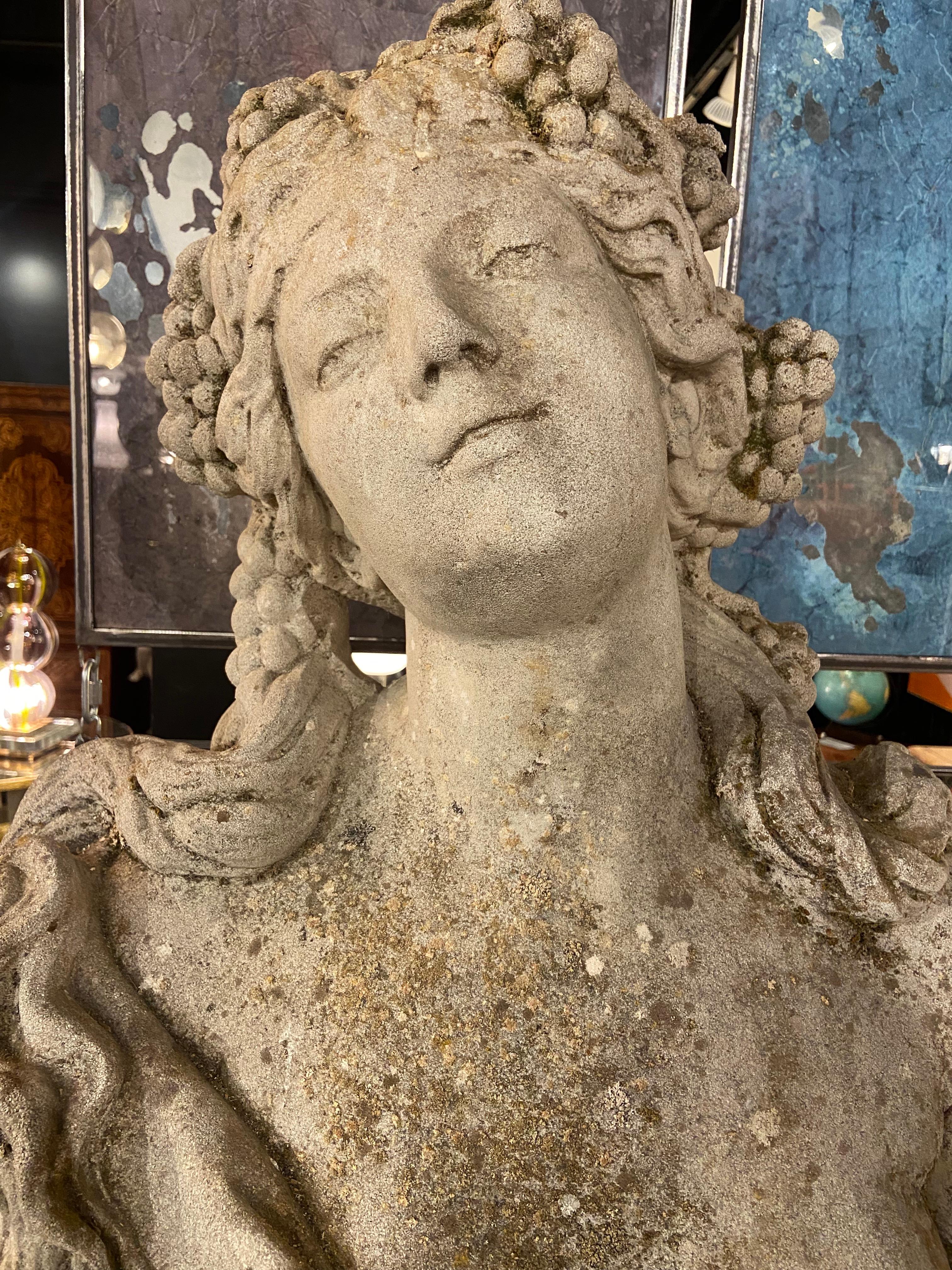 Français Statue de déesse monolithique du vin