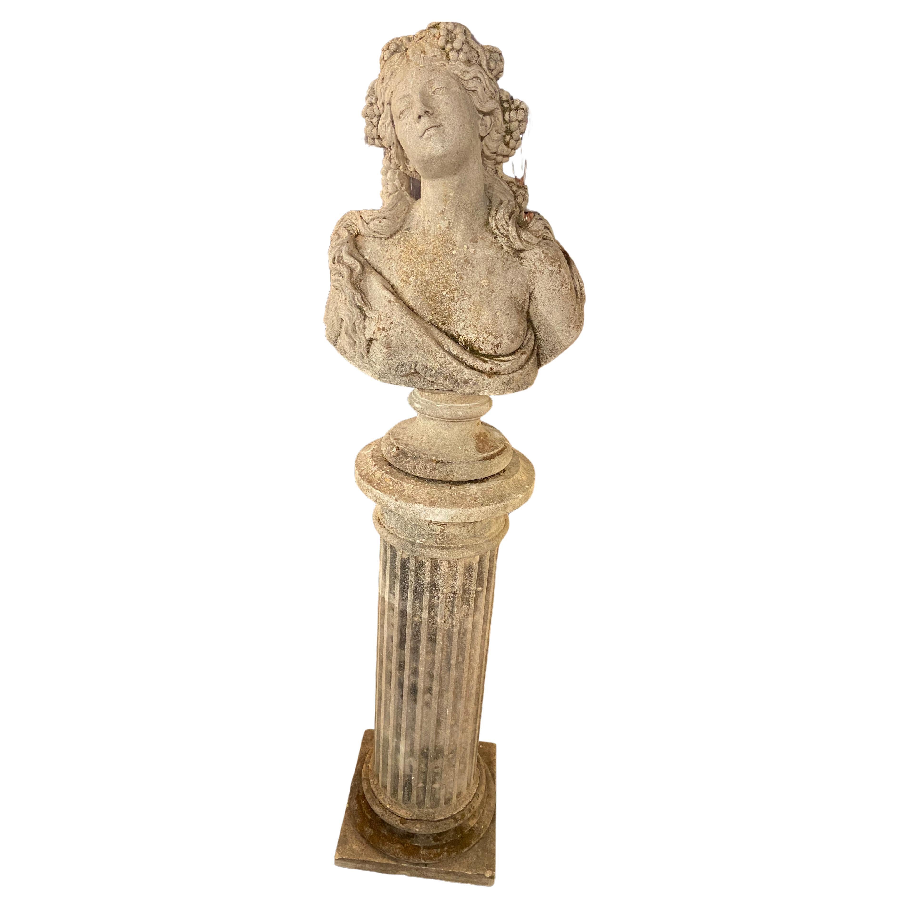 Statue de déesse monolithique du vin