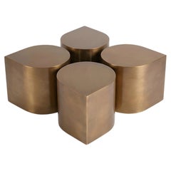 Vierteiliges modulares Set aus monolithischem, patiniertem Metall: Couchtisch und Beistelltisch
