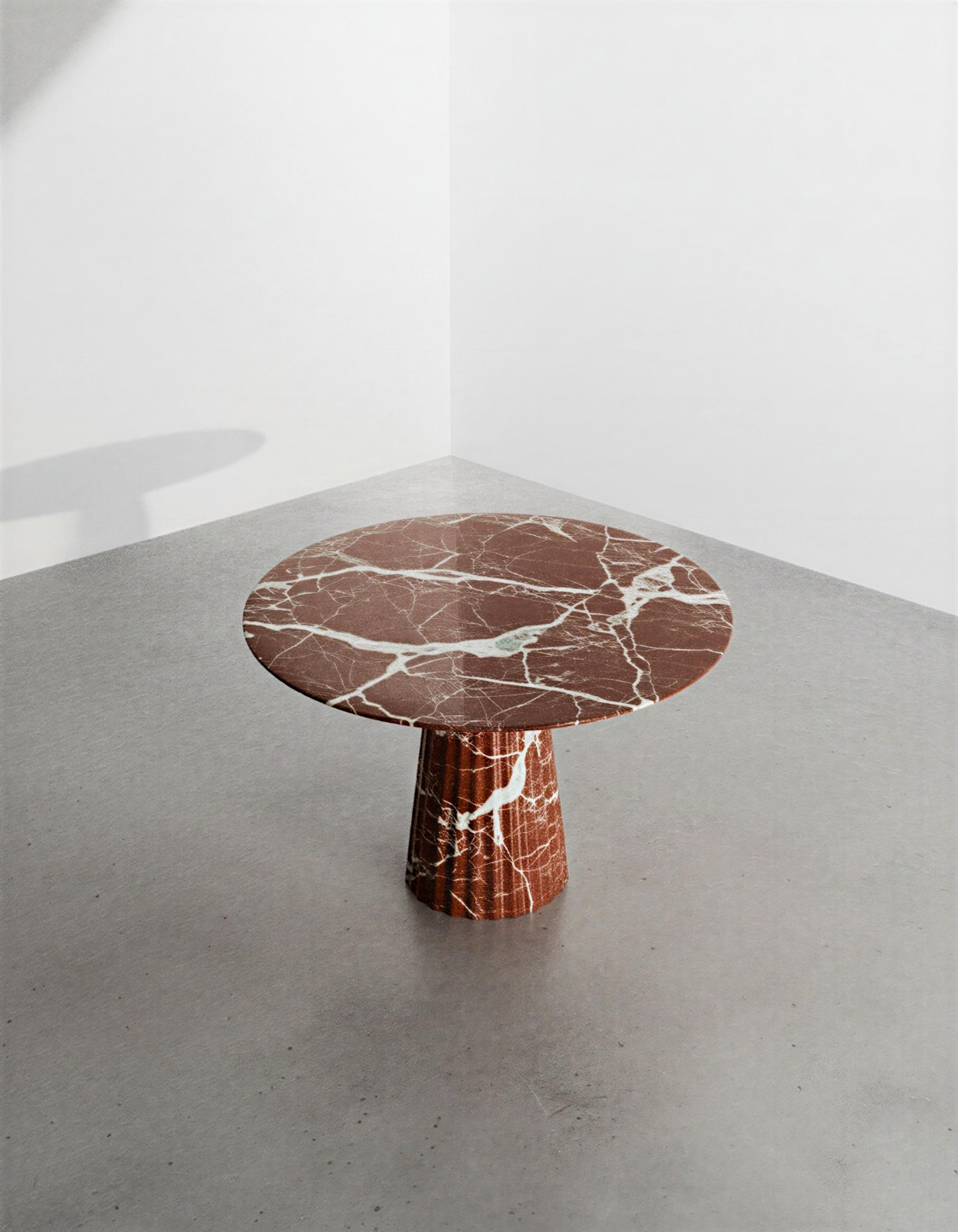 Créateur : Tinella Wood
MATERIAL : Marbre Rosso Levanto massif
Dimensions : 40