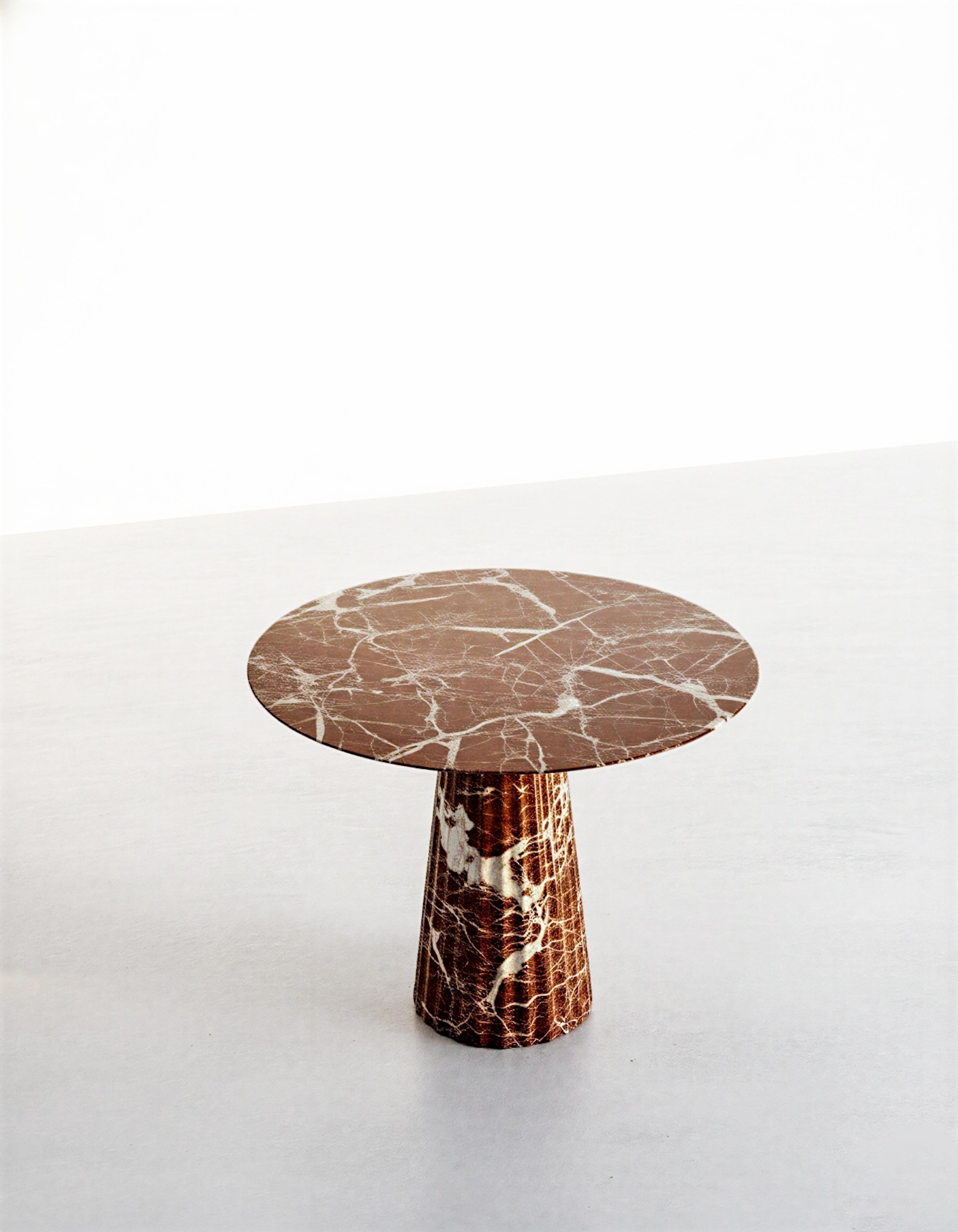 XXIe siècle et contemporain Table de salle à manger ronde monolithique en marbre Rosso Levanto Une pièce maîtresse de la modernité italienne en vente