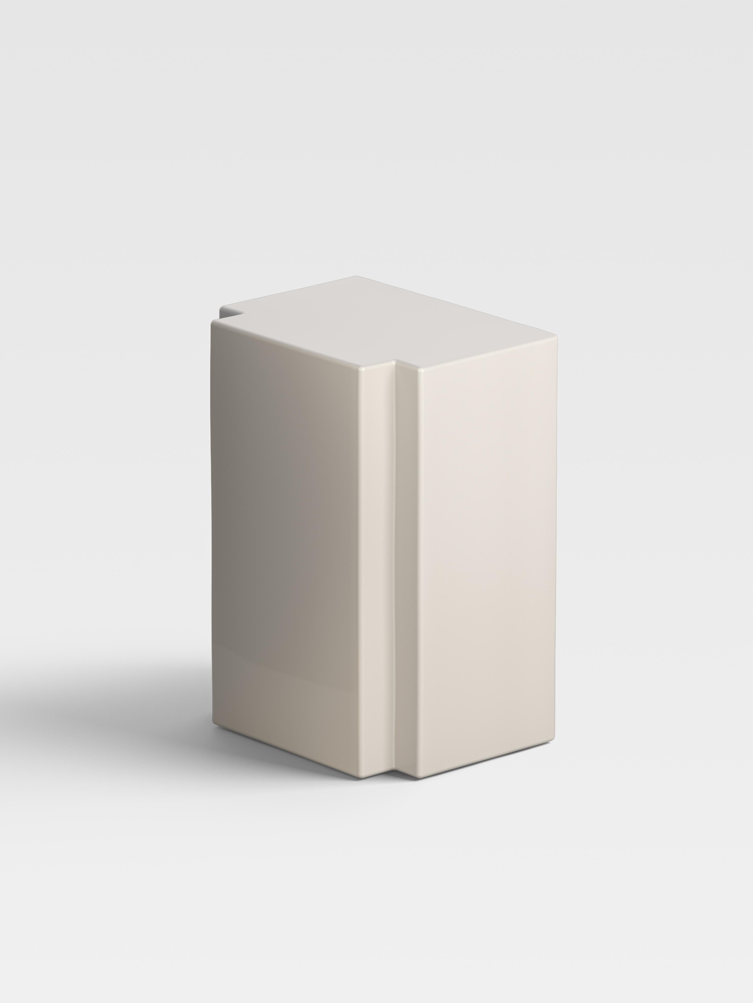 Moderne Table d'appoint monolithique en sable blanc Tabouret Italie fait sur commande en vente