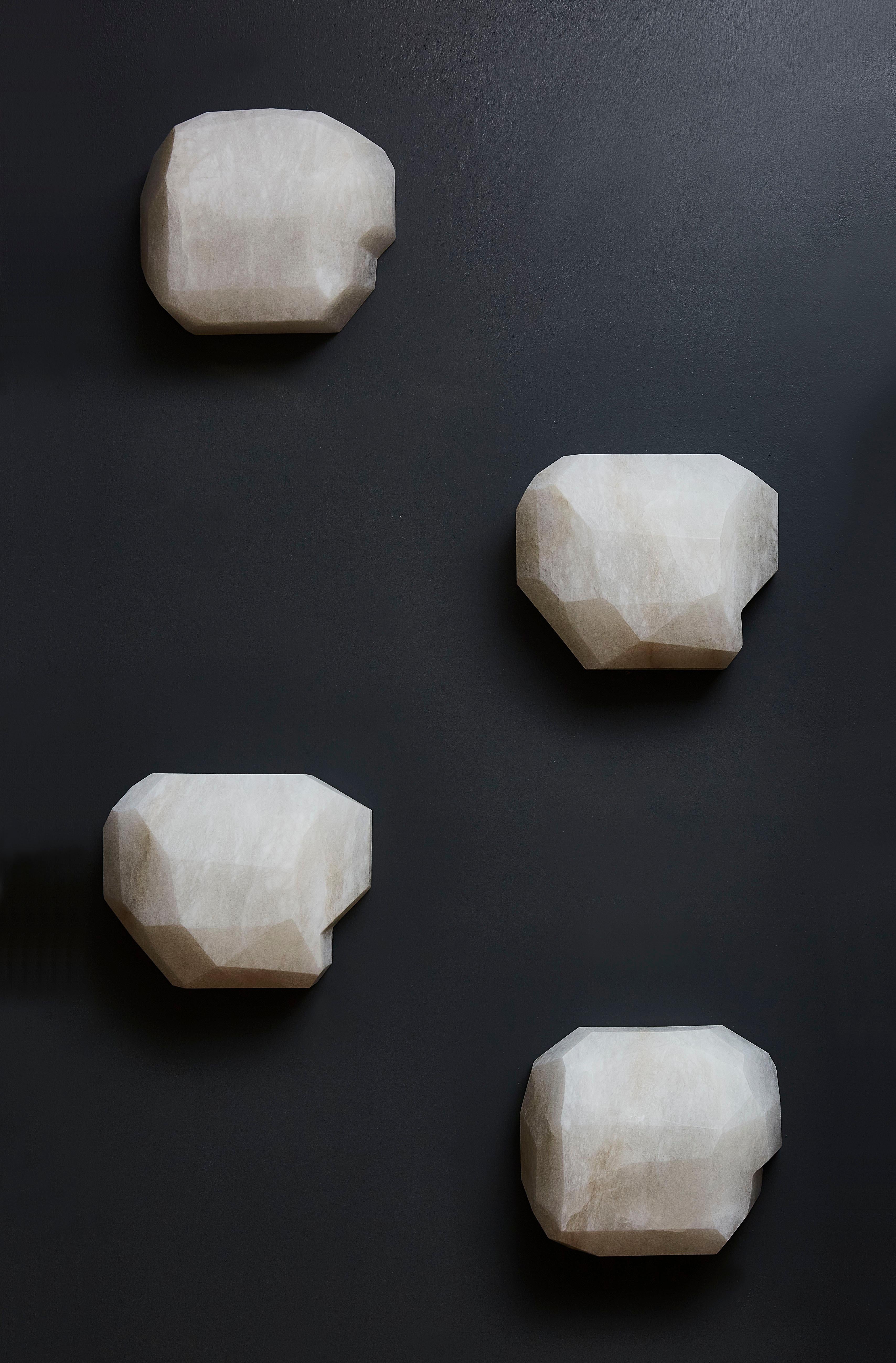 Italian Monoliths Alabaster Wall Sconce by Galerie Glustin Luminaires For Sale