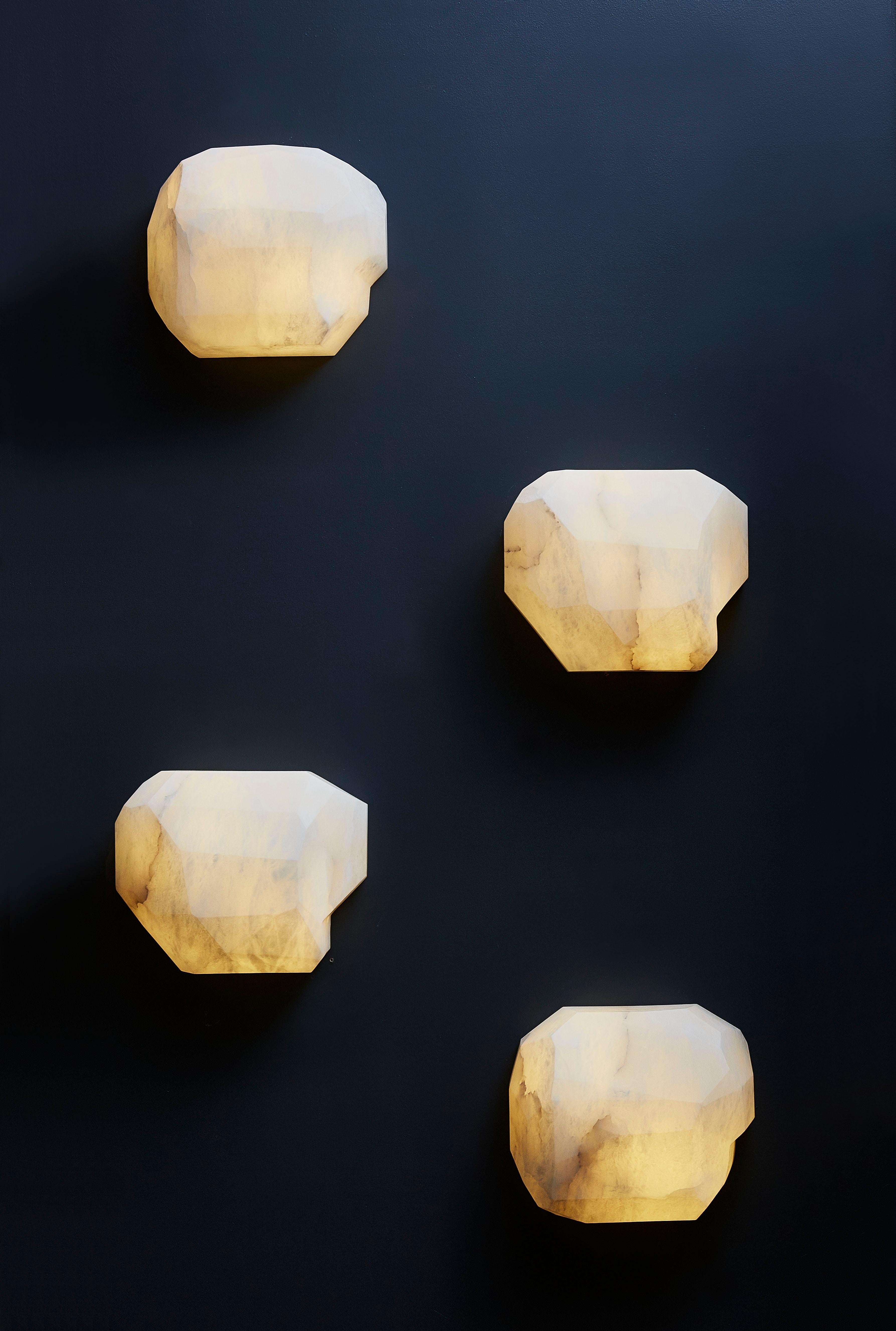 Monoliths Alabaster Wall Sconce by Galerie Glustin Luminaires In New Condition For Sale In Saint-Ouen, IDF
