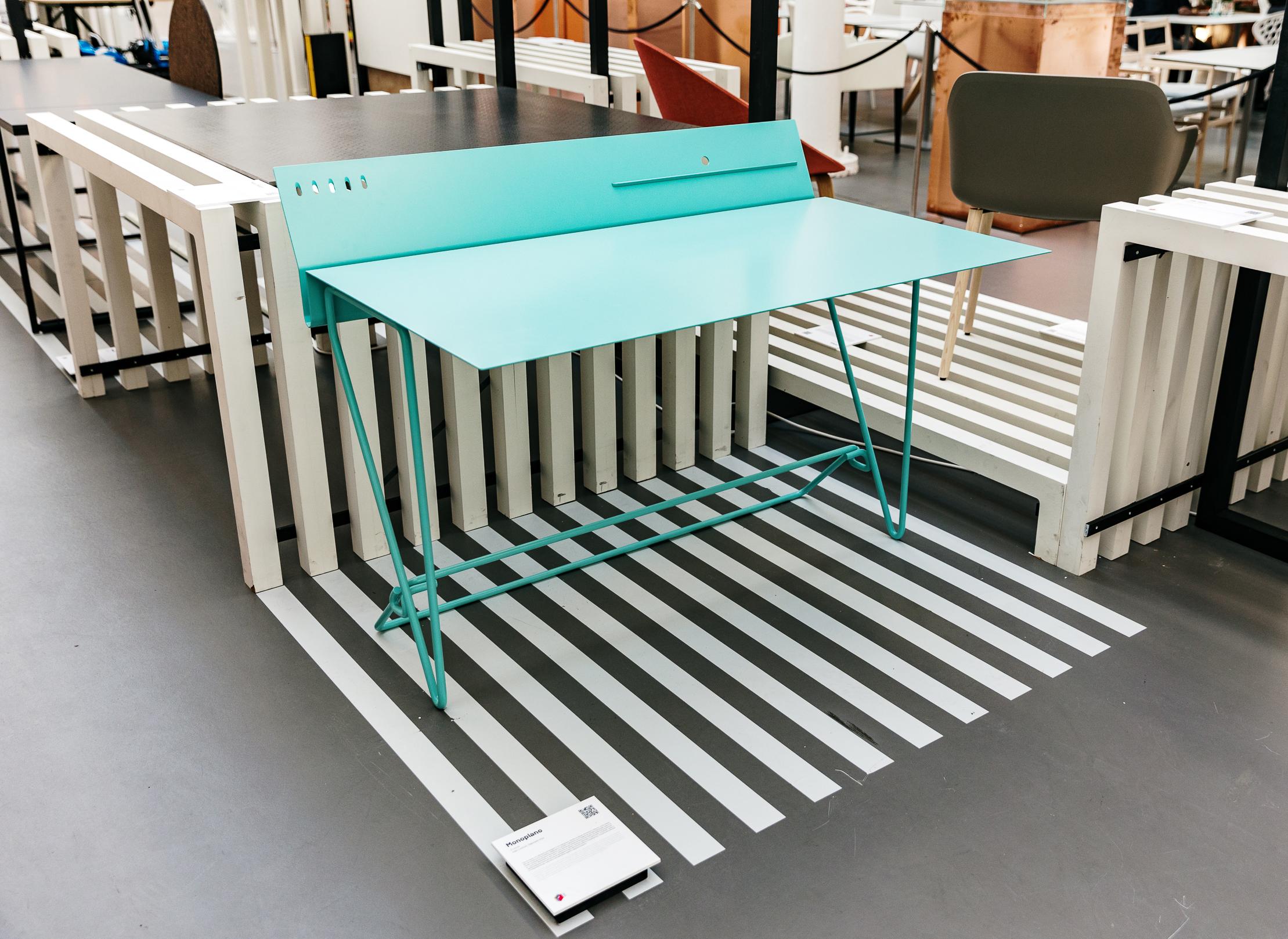 Bureau italien contemporain en acier, Monoplano par Errante en vente 5