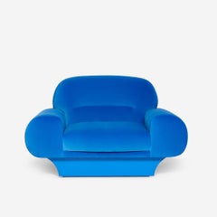 Einfarbig blauer Roy Sessel aus Samt mit passendem lackiertem Untergestell