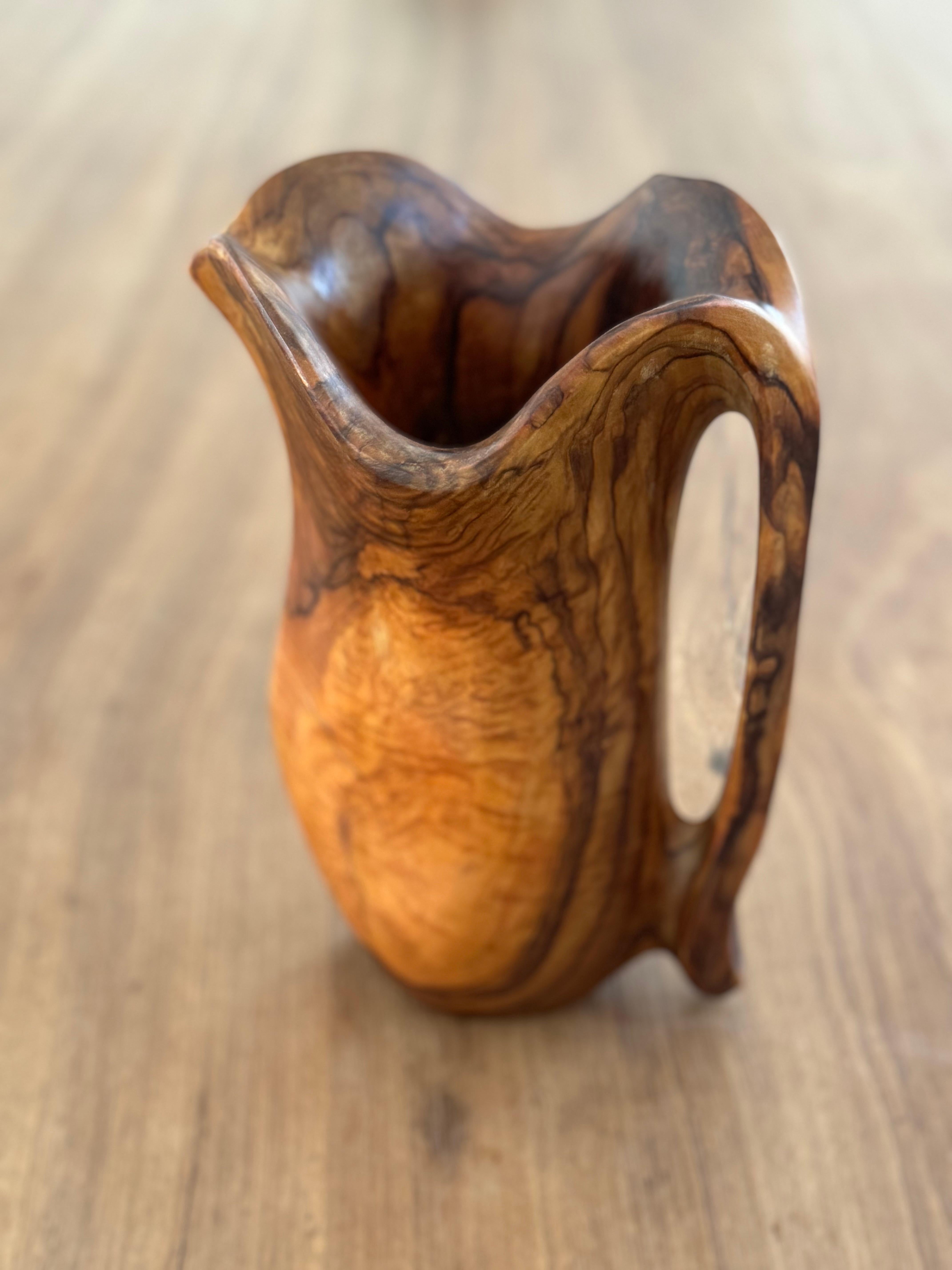 French Folk Art.

Huge monoxyl pitcher olive wood.
Free-form and organic design.
Fantastic patina.

Measures:  - Height 27 cm / 10,63''
                   - Width 14 cm / 5,51''
                   - Depth 18 cm / 7''

Alexandre Noll style.
Sign