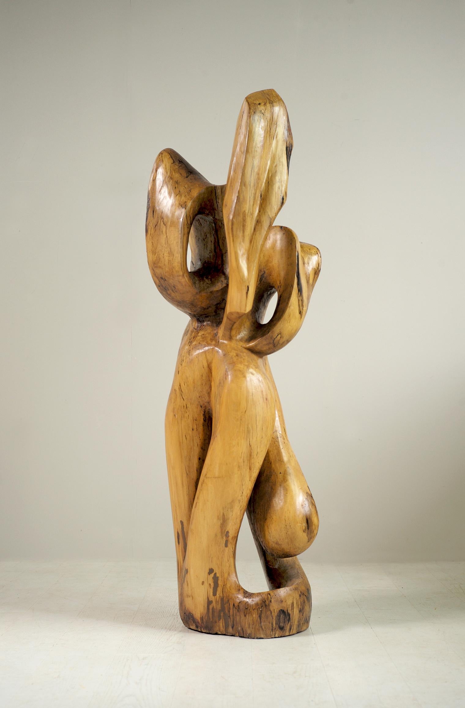 Bedeutende Monoxyl-Skulptur aus Bergahorn, die ein Paar darstellt, der Mann liegt auf dem Boden, die Frau steht auf.
Einzigartiges Stück, um 1960.
Maße: Höhe 160 cm.
