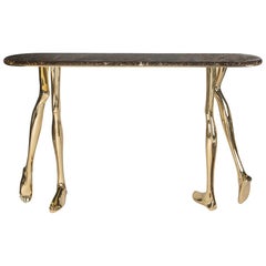 Tavolo Consolle Monroe contemporaneo in ottone lucido, piano in marmo Emperador