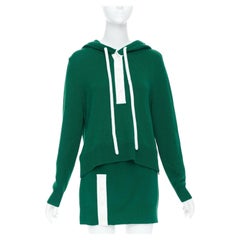 MONSE 2021: polo da passerella, maglione con cappuccio, logo verde e bianco, minigonna