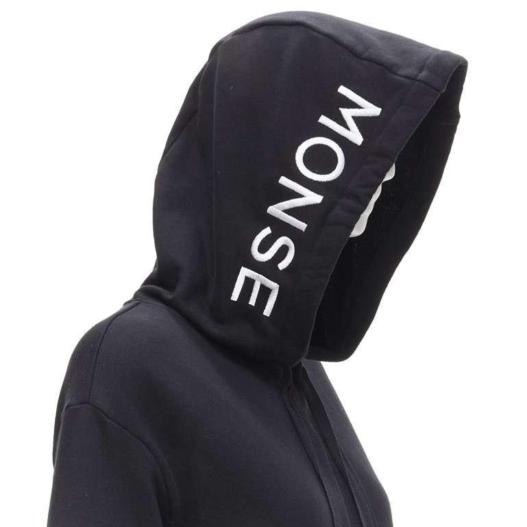 MONSE black deconstructed tulle insert logo embroidered hood sweatshirt XS
Reference: AAWC/A00258
Brand: Monse
Designer: Laura Kim and Fernando Garcia
Collection: 2021
Material: Cotton
Color: Black, White
Pattern: Solid
Lining: Polyester
Extra