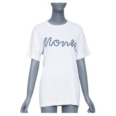 Monse T-shirt morbida in cotone e modal bianco con stampa del logo blu navy in corsivo, modello a girocollo, taglia XS