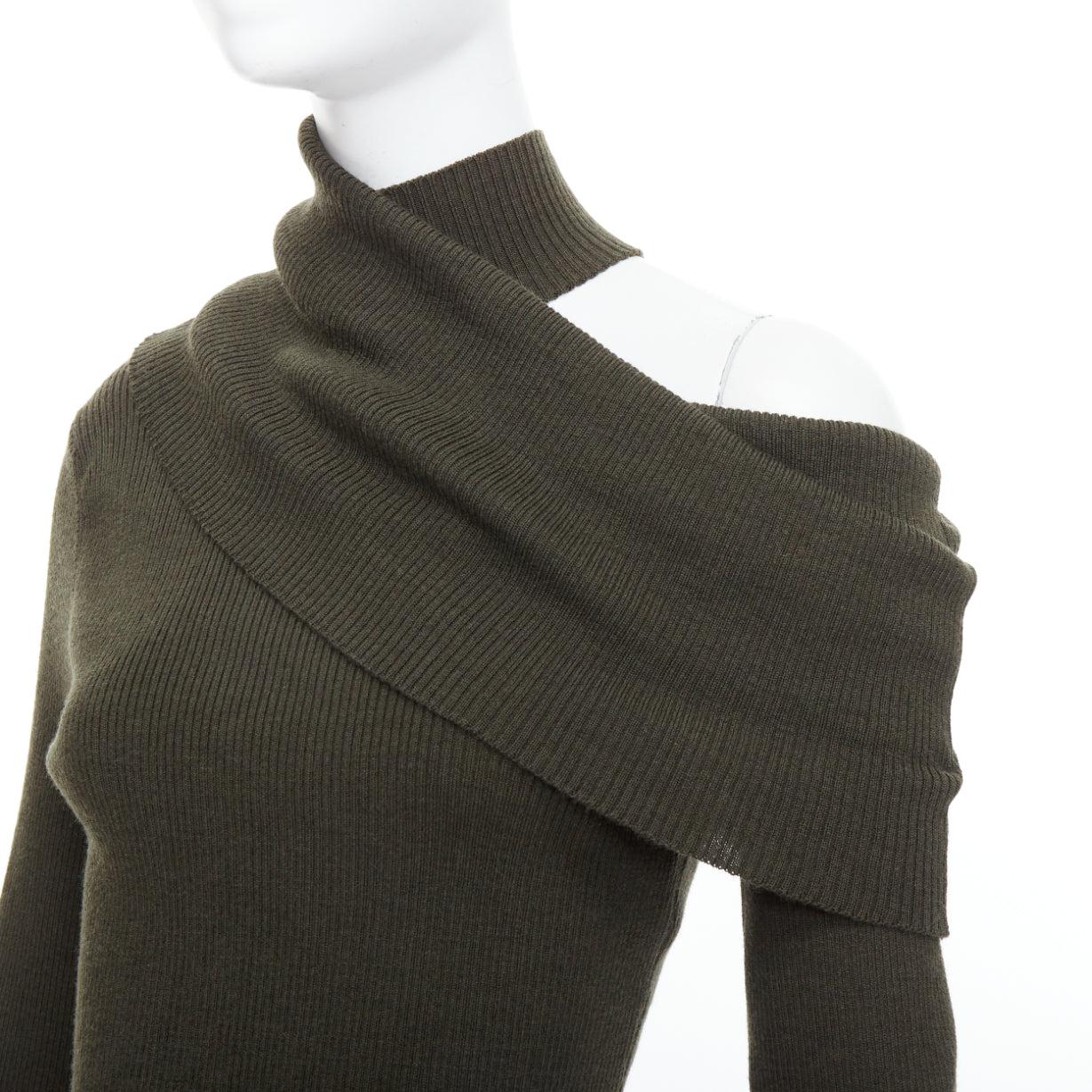 MONSE green merino wool fold over draped off shoulder sweater S
Reference: NKLL/A00312
Brand: Monse
Material: Merino Wool, Blend
Color: Green
Pattern: Solid
Closure: Pullover
Extra Details: 93% extrafine merino wool, 6% polyamide, 1% elastan. Made
