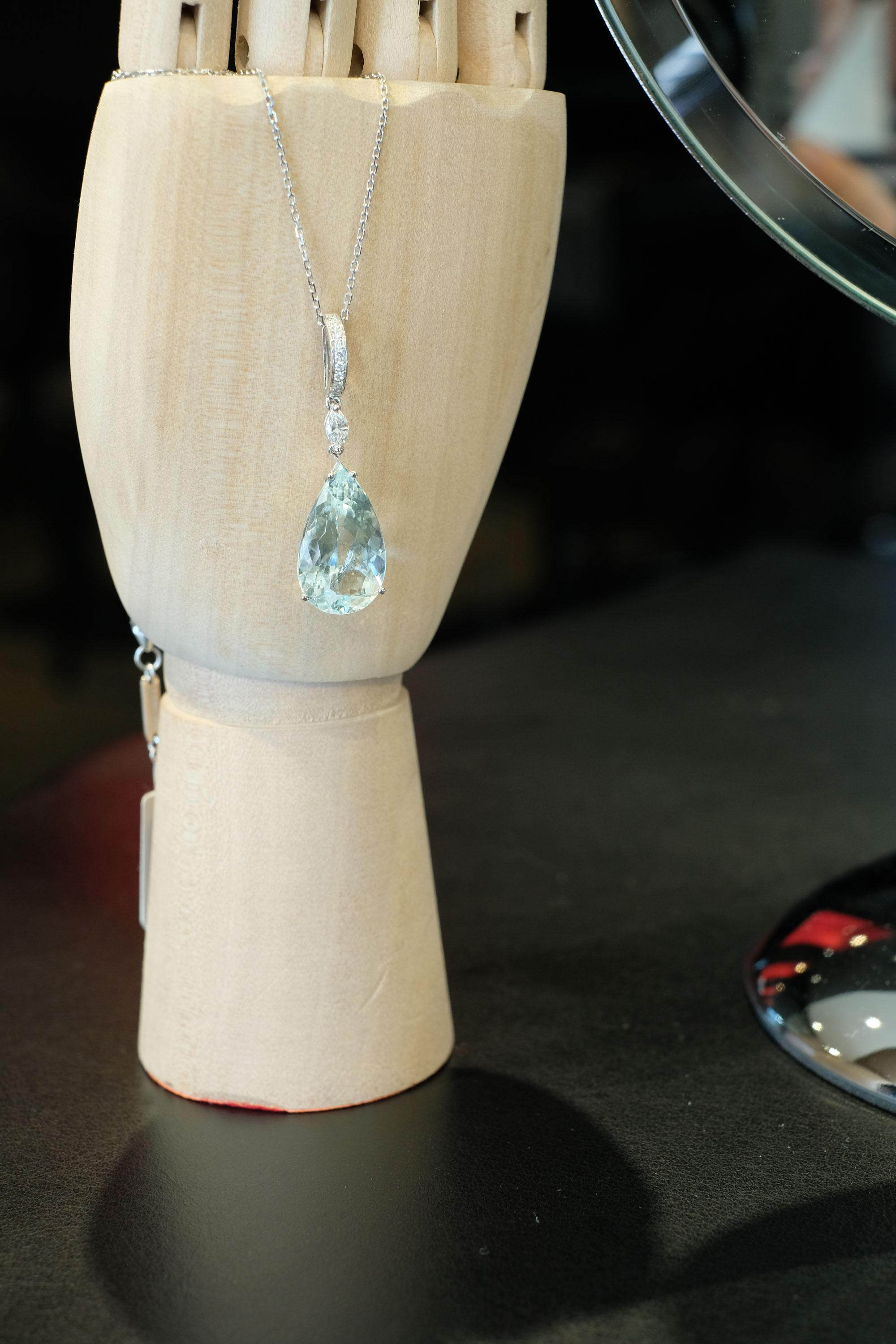 Modern Monseo 11.04 carat Pear Shape Aquamarine Diamond Gold Pendant Necklace For Sale