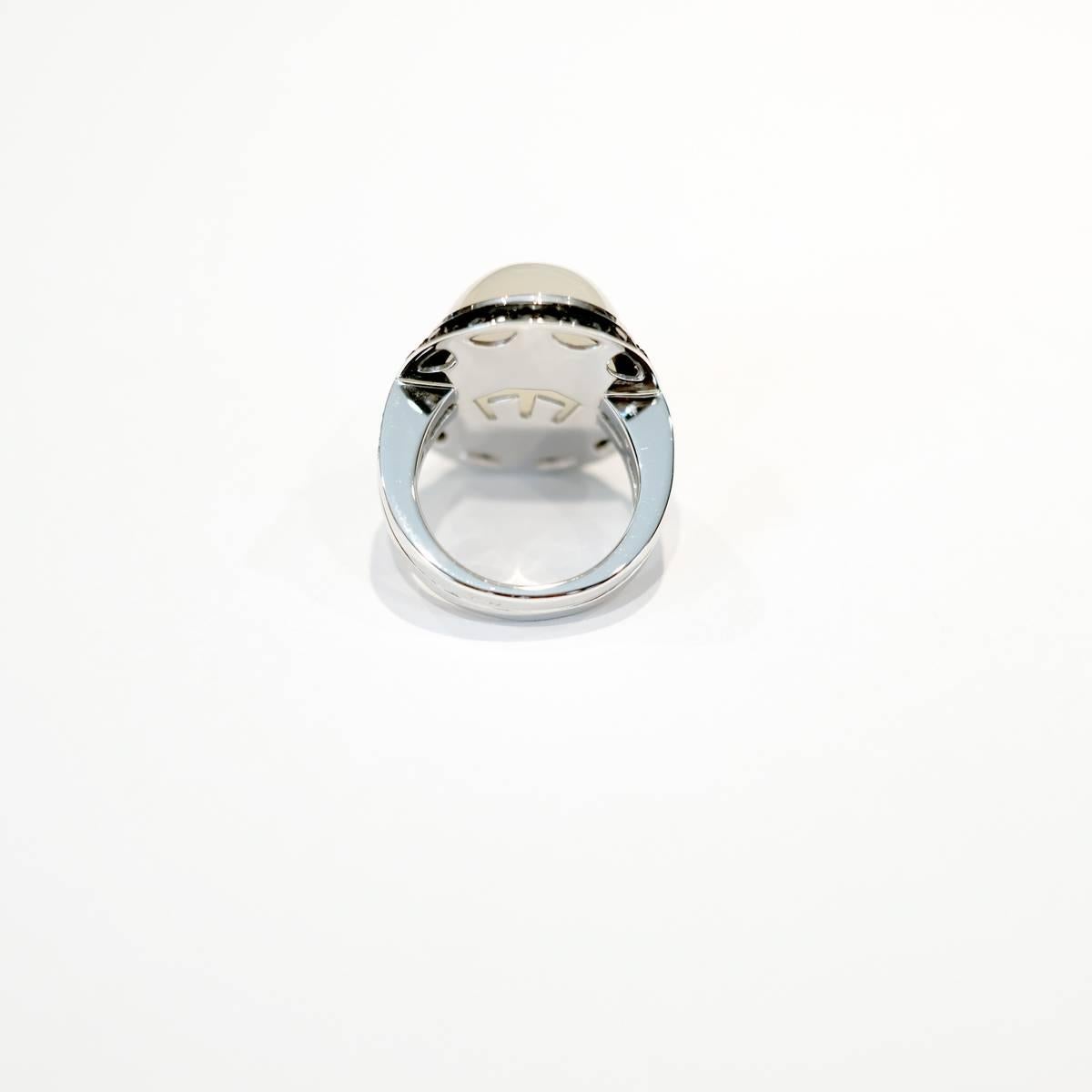 Monseo Moonstone Cabochon White Gold Large Cocktail Ring In New Condition For Sale In Porto, PT