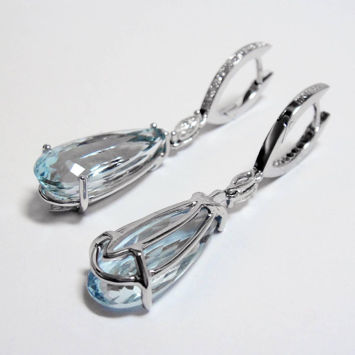 Crafted in 19.2K white gold and set with a pair of aquamarine and diamonds. 
The pair of drop shape aquamarines amounts to 19.72 carats. This piece has been designed by Monseo and manufactured by Monseo artisans in Porto, Portugal.

Materials
19.2K