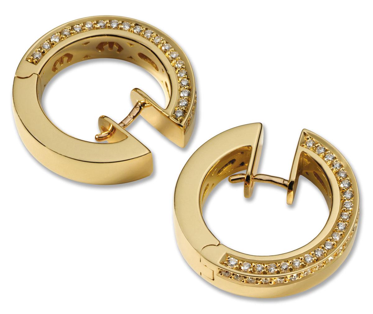 Seduction 19.2 Kt. yellow gold earrings crafted with 82 brilliant cut diamonds with 0.60 ct. from Cosmopolitan Collection.

About Cosmopolitan Collection from Monseo:
Cosmopolitan is a collection with versatile jewellery that can be combined in