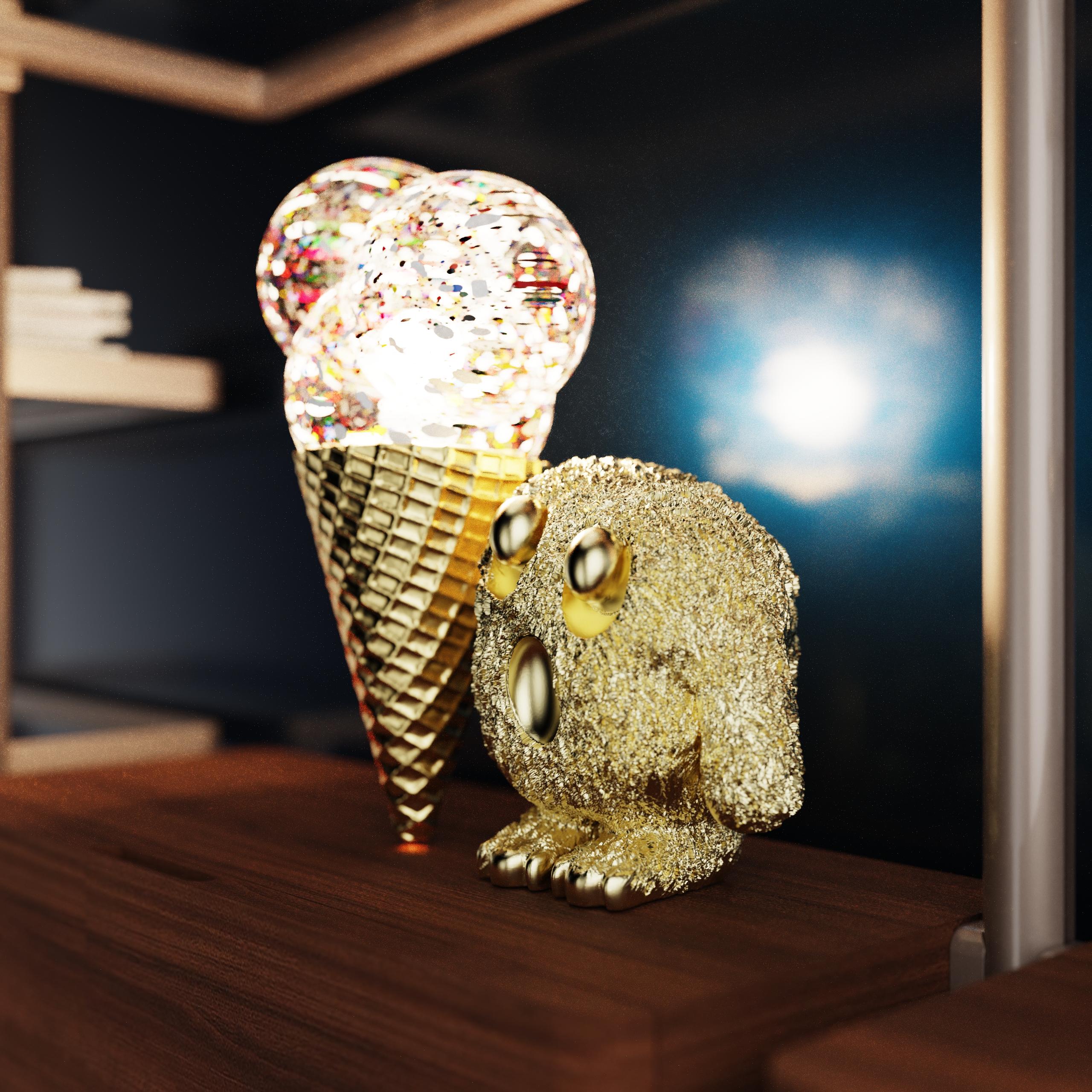 Fait main Binty Monster avec globe à crème glacée en verre soufflé à la main et laiton texturé en vente