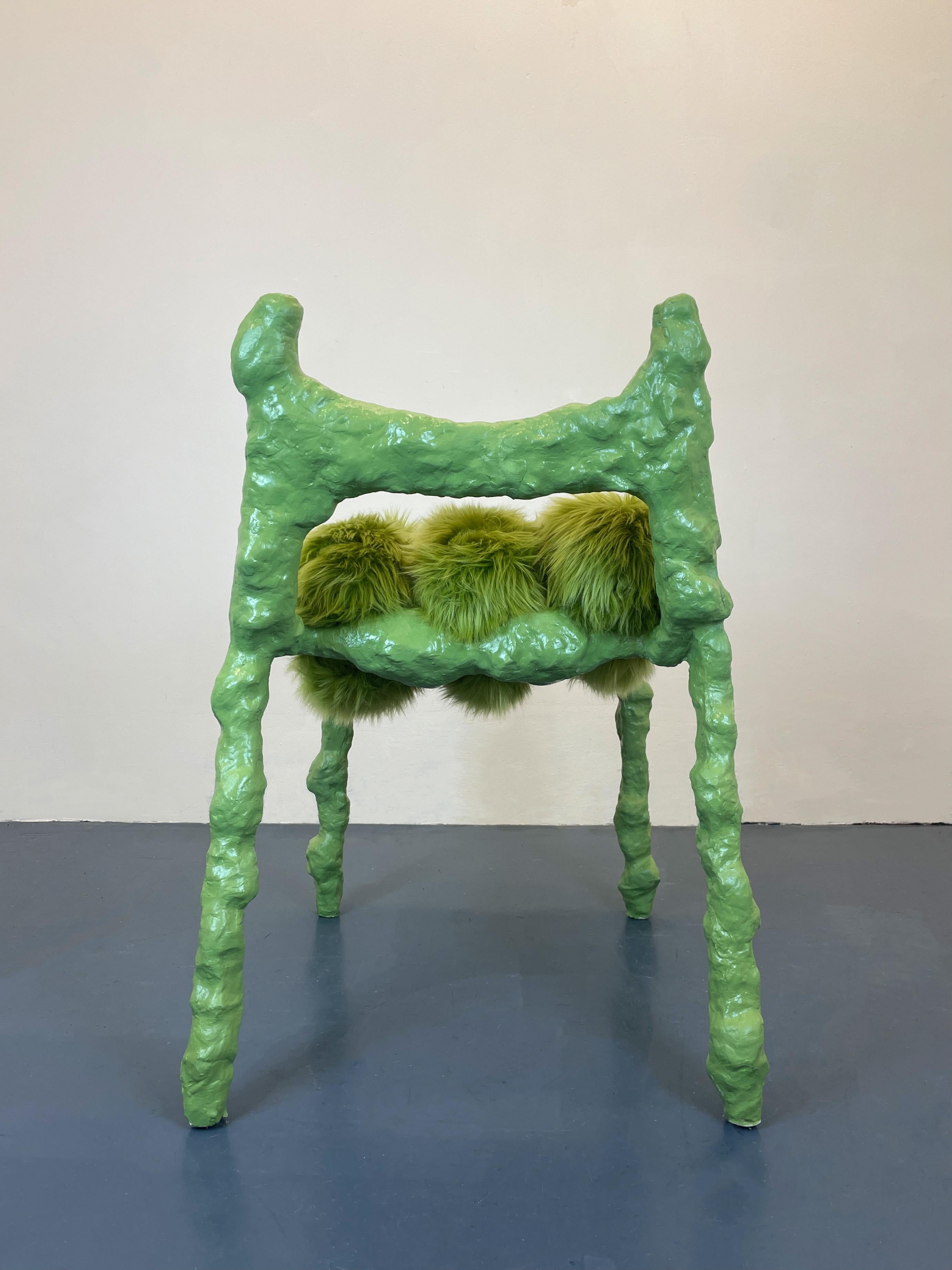 Sedia Monster di Maria Zakioso
Dimensioni: L 55 x P 75 x H 45 cm
Materiali: Struttura in metallo, argilla, epossidica. 

Maria Lysenko è un'artista contemporanea di 28 anni nata a Ufa, in Russia. Ha iniziato la sua attività artistica qualche anno