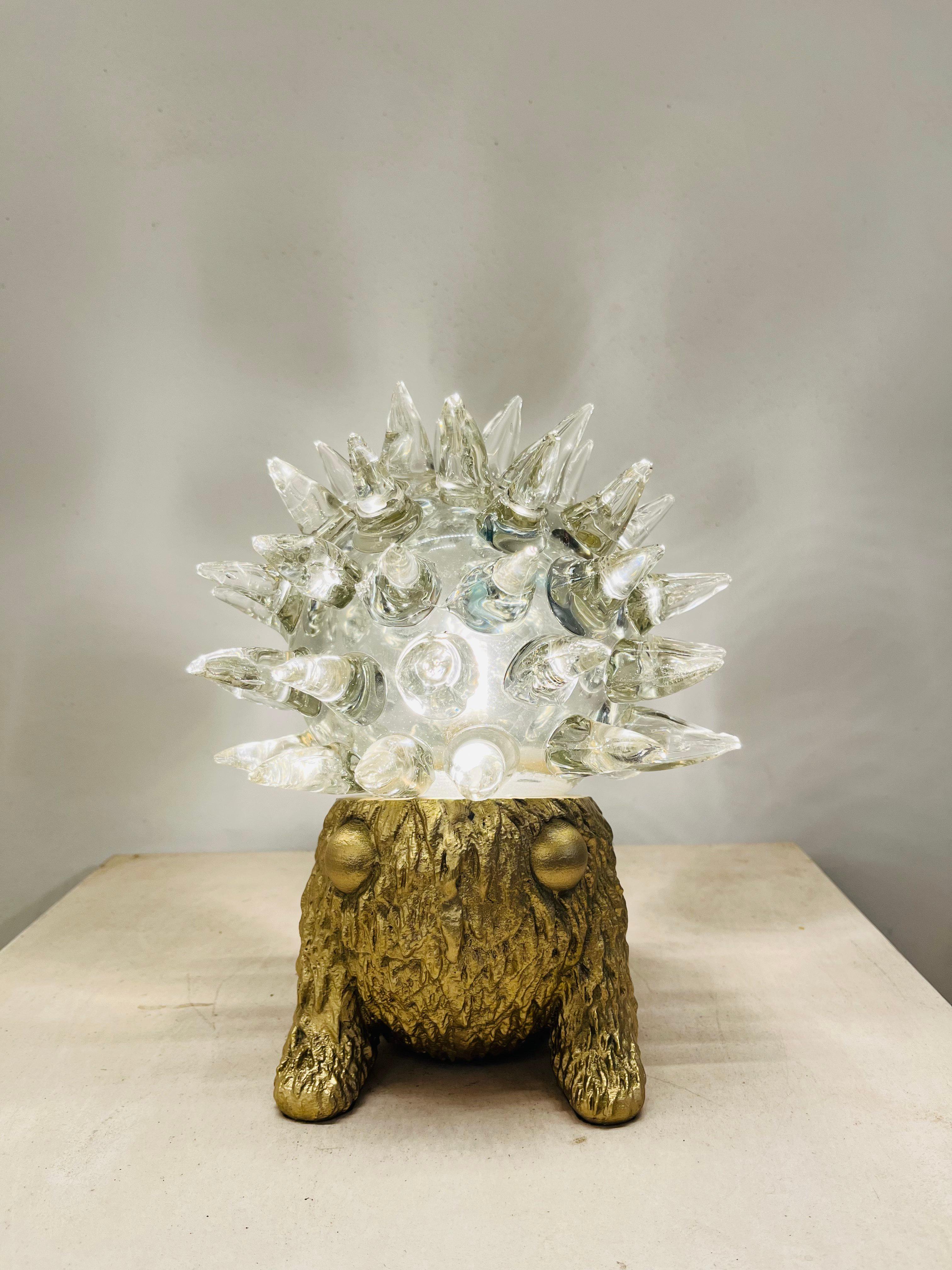 Fait main Gattooffer Monster avec pointes en verre soufflé à la main et laiton texturé en vente