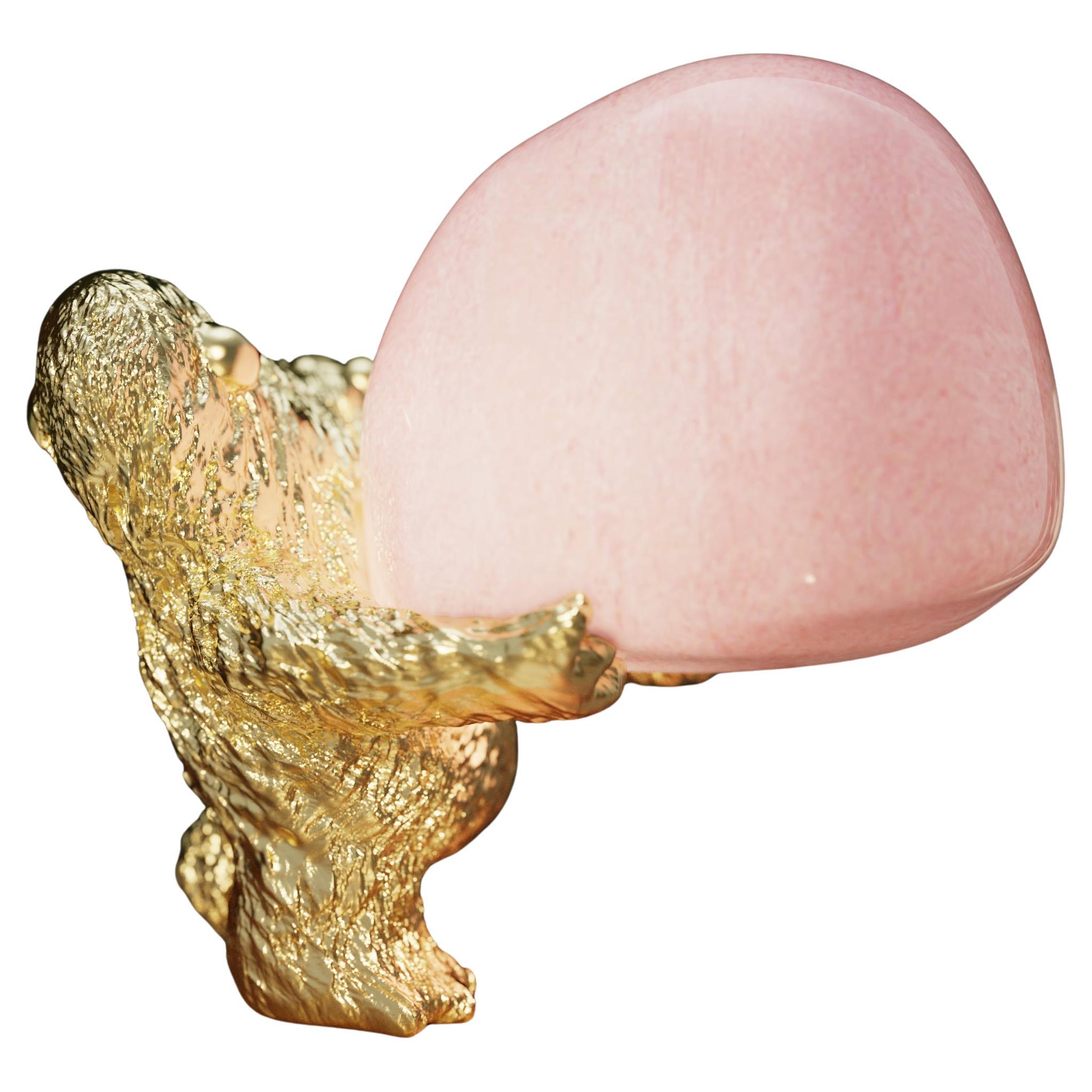 Monster Gummi Monster mit rosa mundgeblasener Glasblasenblase und strukturiertem Messing