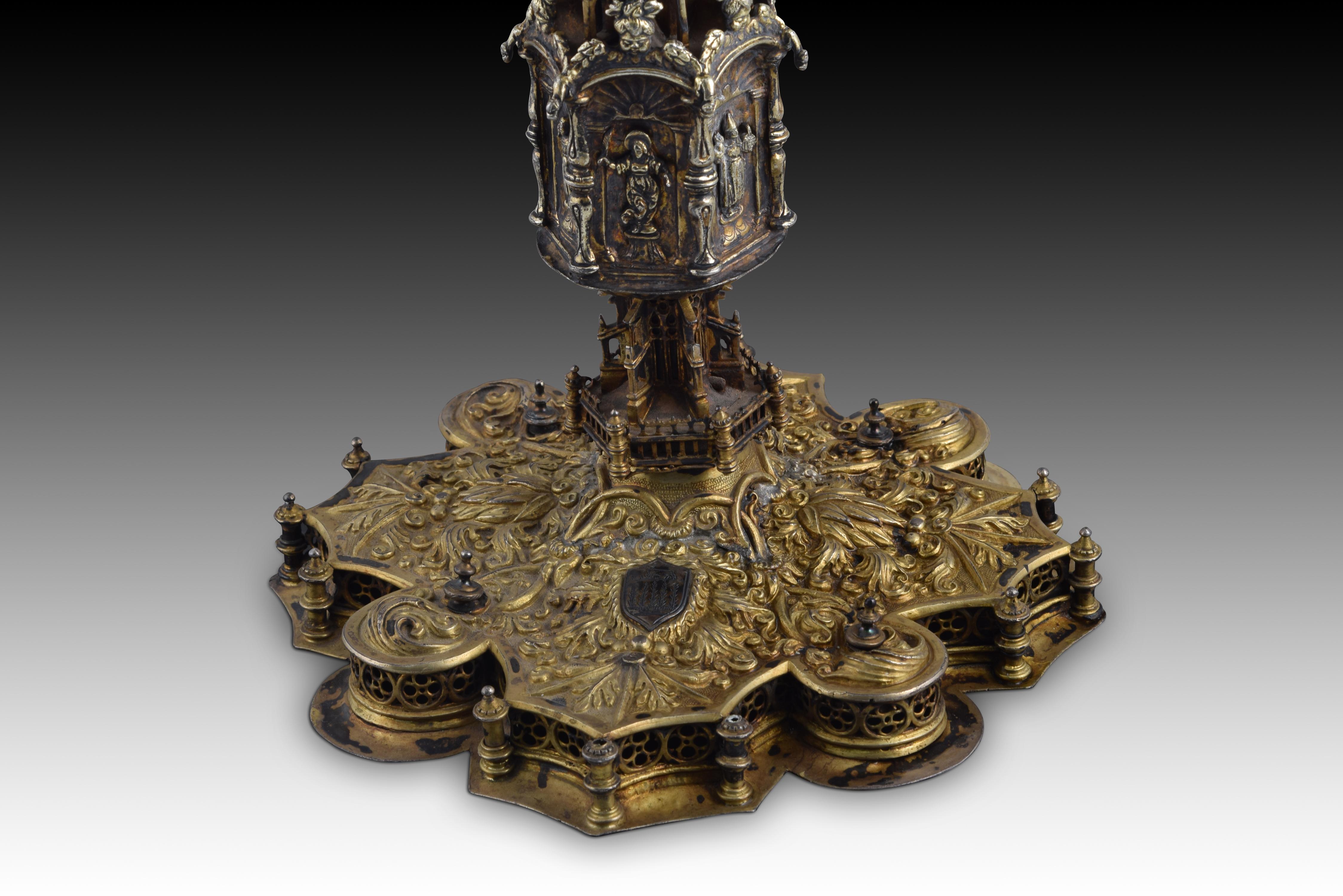 XVIIIe siècle et antérieur Ostensoir (type temple). Argent. Espagne, 16e siècle avec restaurations. en vente