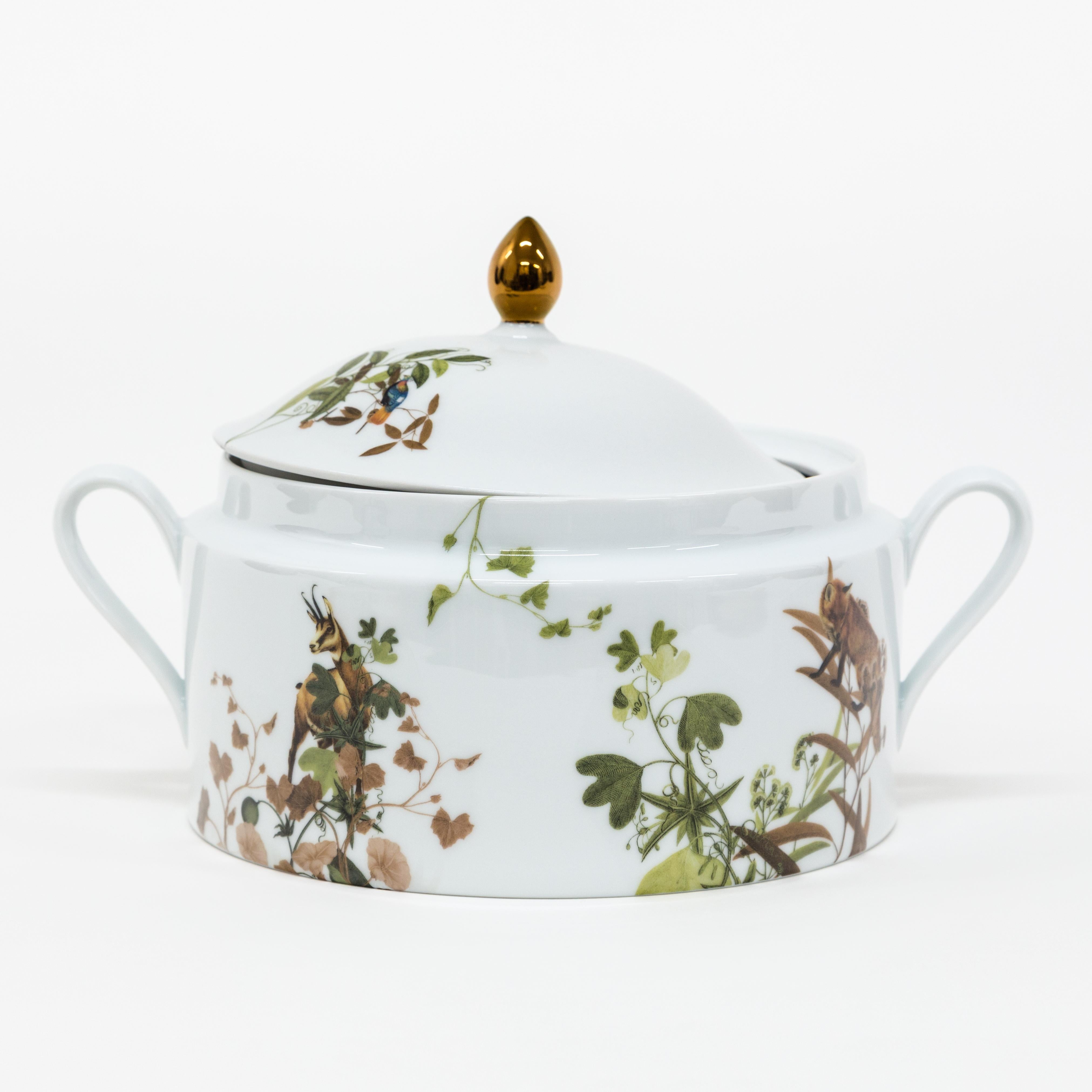 This soup tureen is a Grand Tour piece by Vito Nesta that is part of the Mont Blanc porcelain collection, Inspired by the highest mountain of the Alps, the Mont Blanc, this collection is a photography of the changing seasons. Winter is here and all