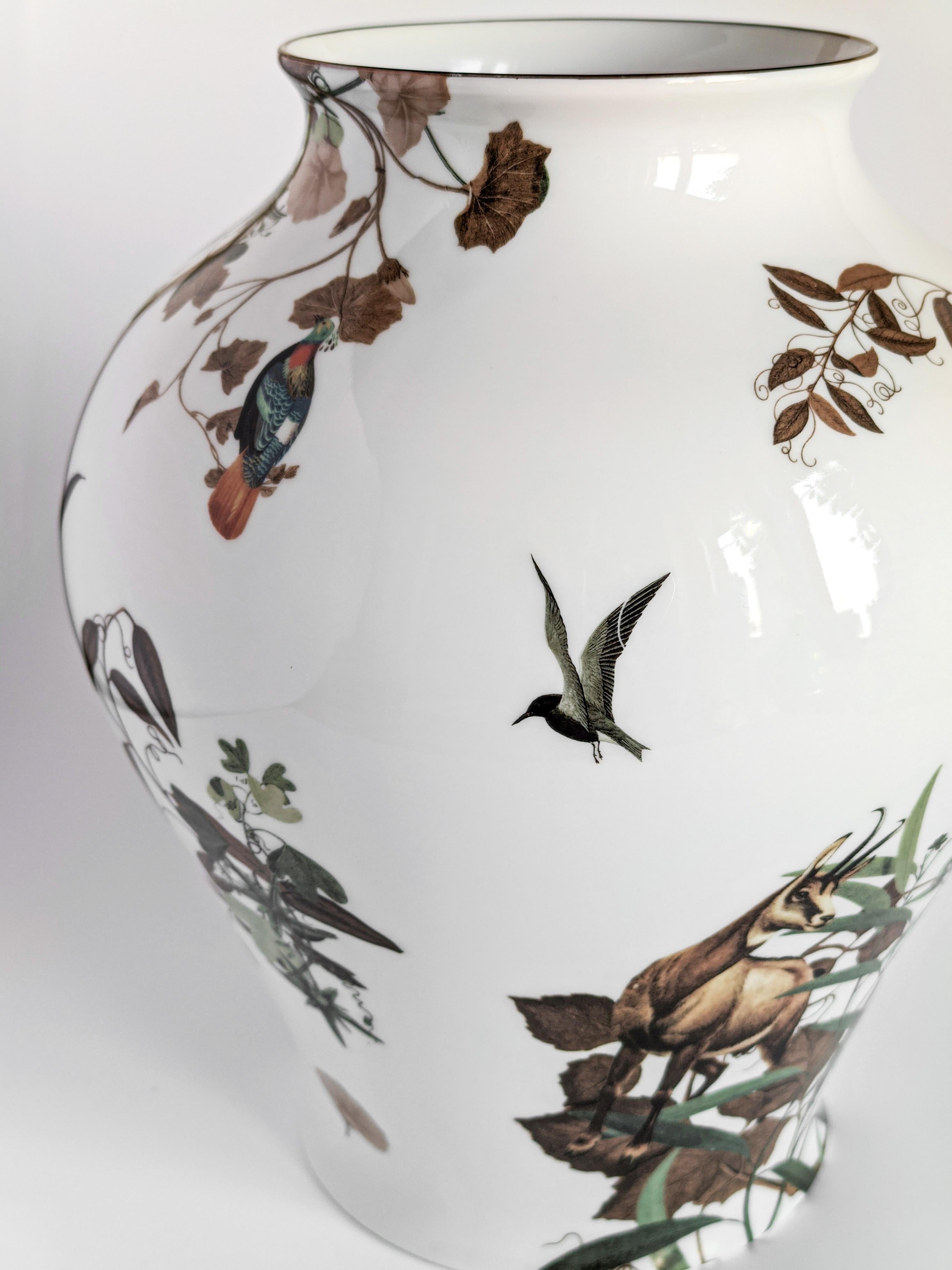 Mont Blanc, vaso contemporaneo in porcellana con design decorativo di Vito Nesta In condizioni Nuovo in vendita a Milano, Lombardia