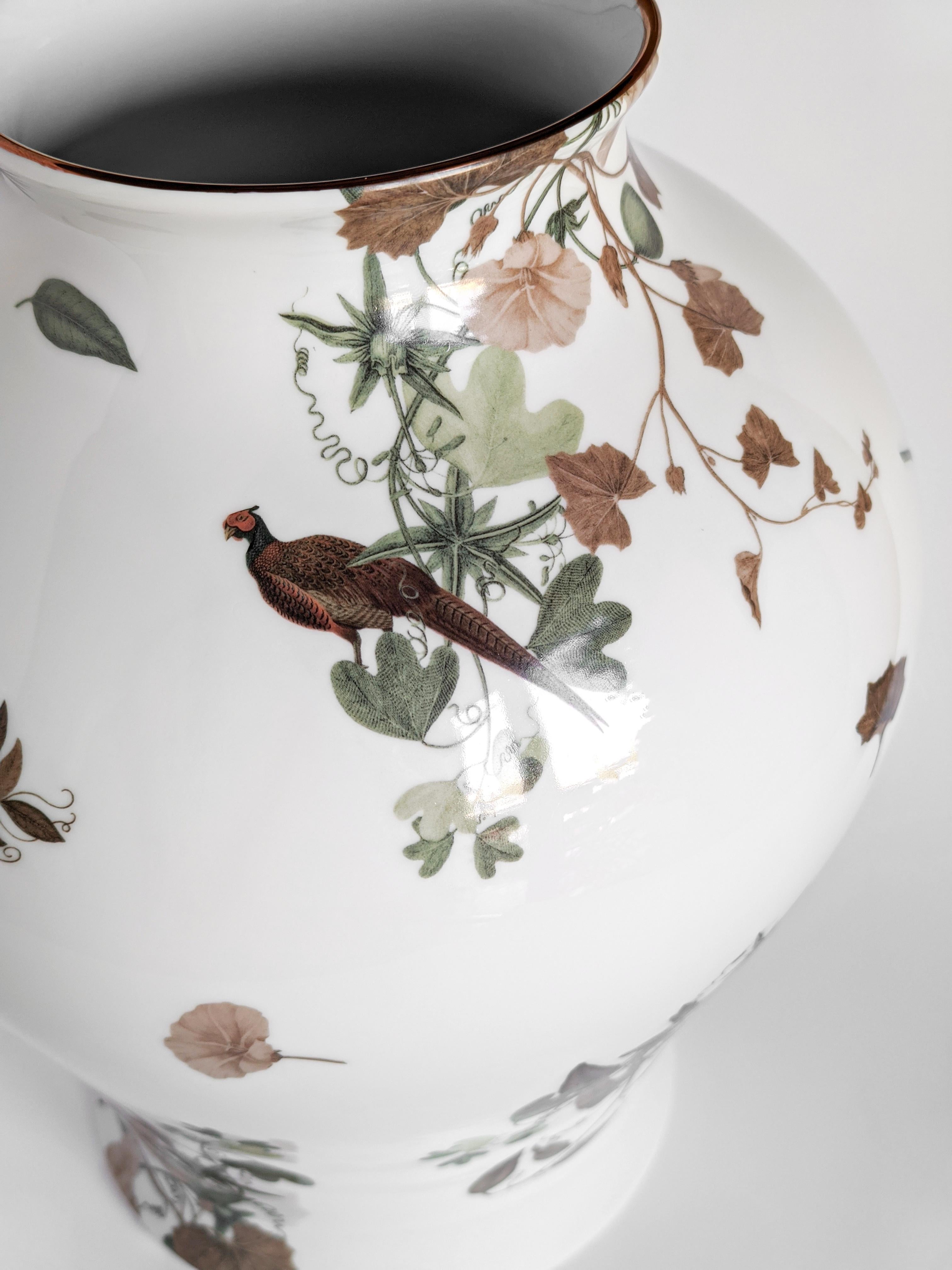 Mont Blanc, Contemporary Porcelain Vase with Decorative Design by Vito Nesta For Sale 2