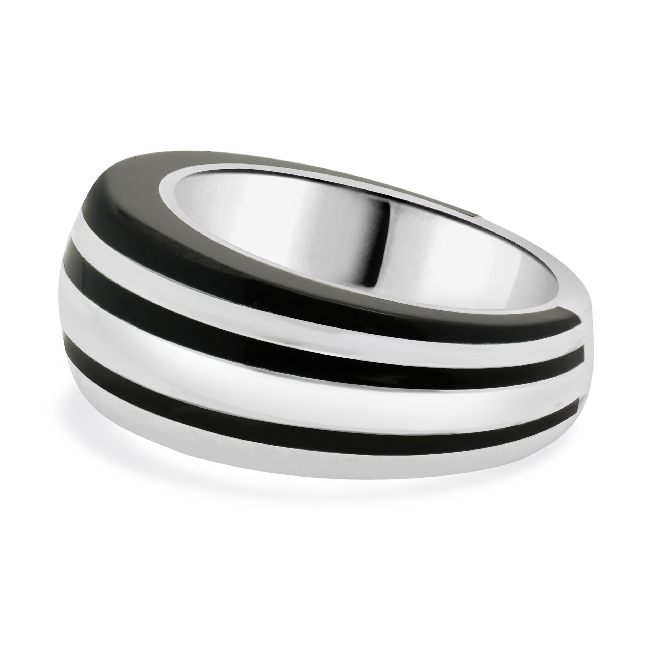 Designer: Mont Blanc
Material: sterling silver
Weight: 14.95 grams
Dimensions: ring top measures 11mm wide
Size: 6.75 (complimentary sizing available)