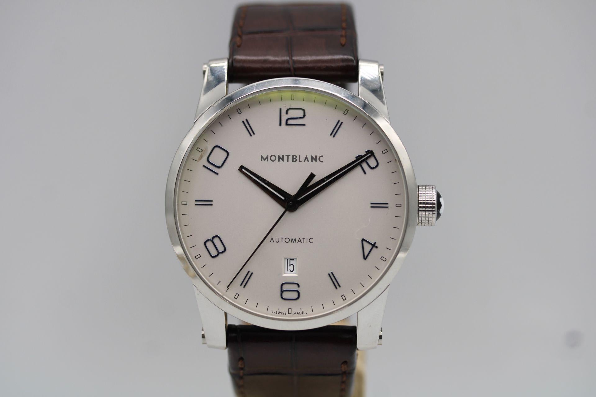 

This Montblanc Timewalker 110338 is a beautiful classic elegant timepiece.

This Montblanc features a stunning silver 40mm dial, large, silvered Number hour markers at every even hour mark, with the date aperture to ‘6’. Black hands with luminous